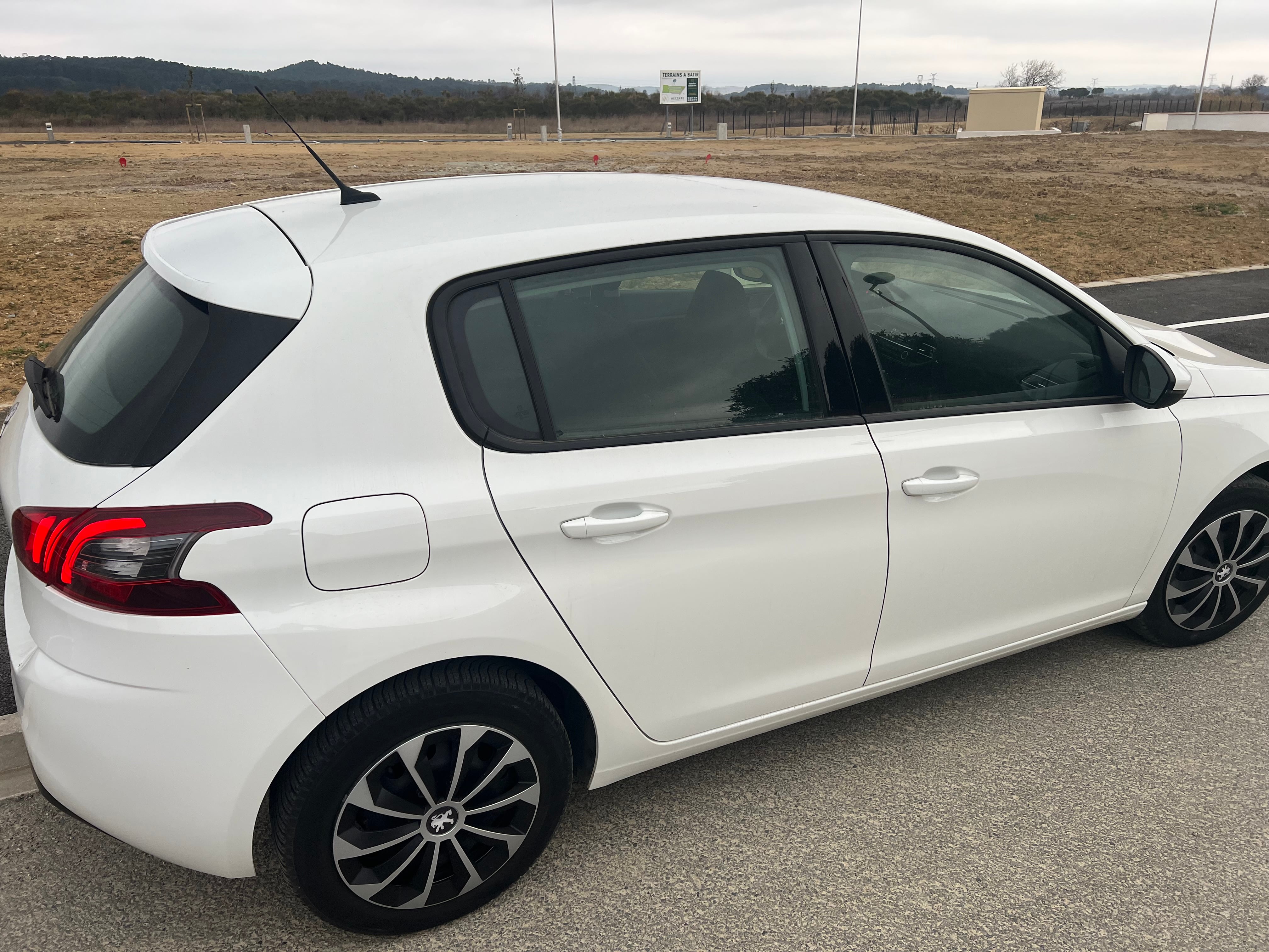 Peugeot 308 1.5 HDI 130 cv avec Climatisation