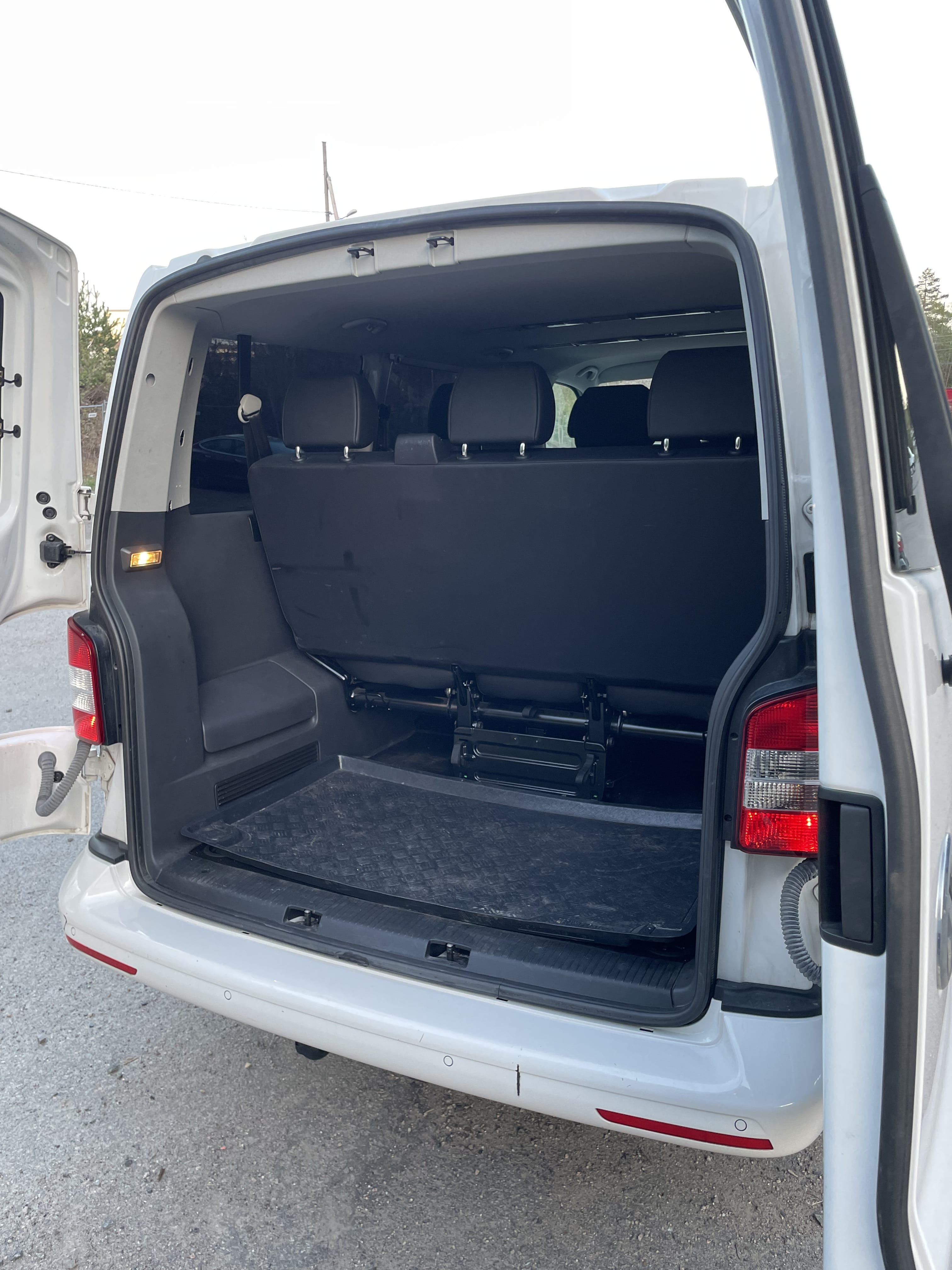Volkswagen Caravelle 2.0 Tdi 9 seter med automatgir med Lydinngang