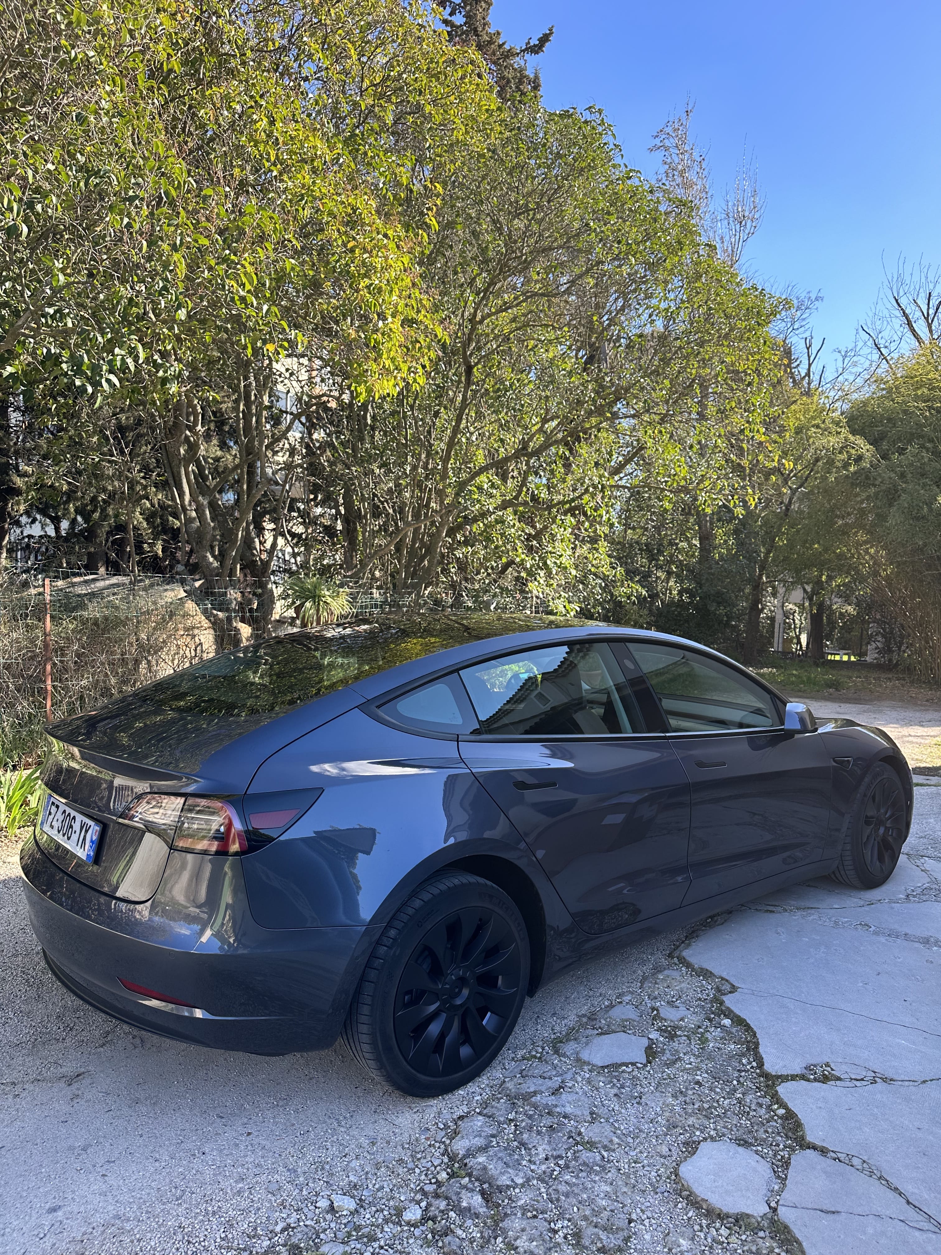 Tesla Model 3 avec GPS