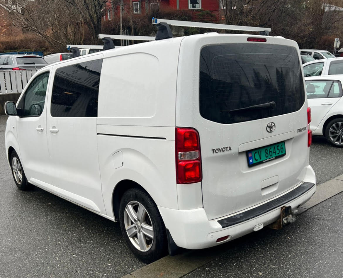 Toyota Proace Varebil med Tilhengerfeste