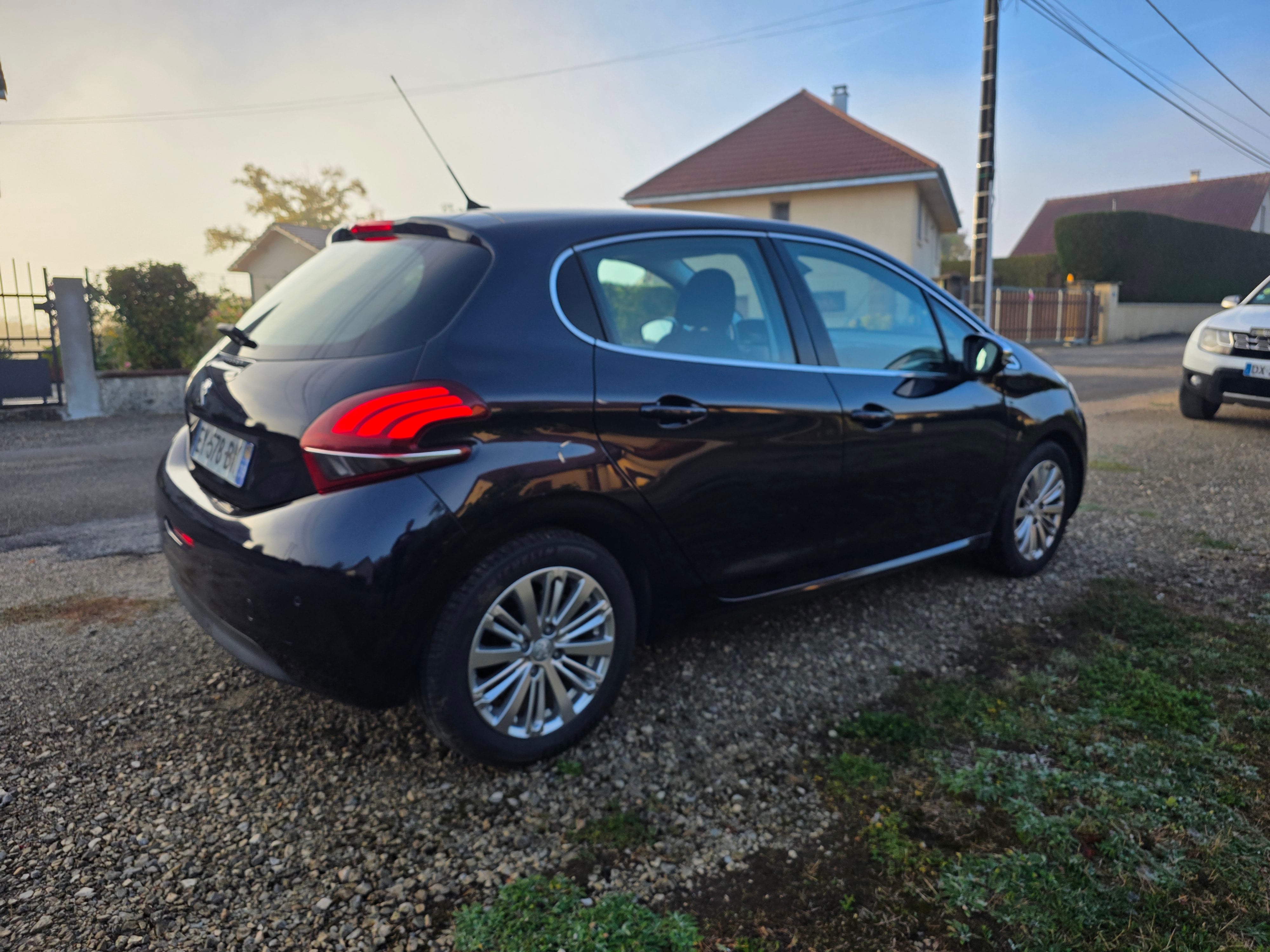 Peugeot 208 1.2 82cv