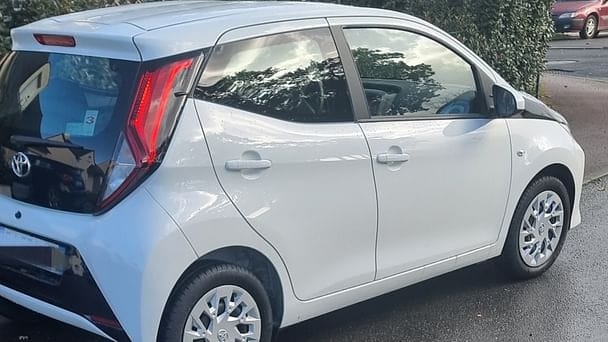 Toyota Aygo II (Start and Stop)  5 portes,Essence E95E10,caméra de recul, système carplay, avec Climatisation