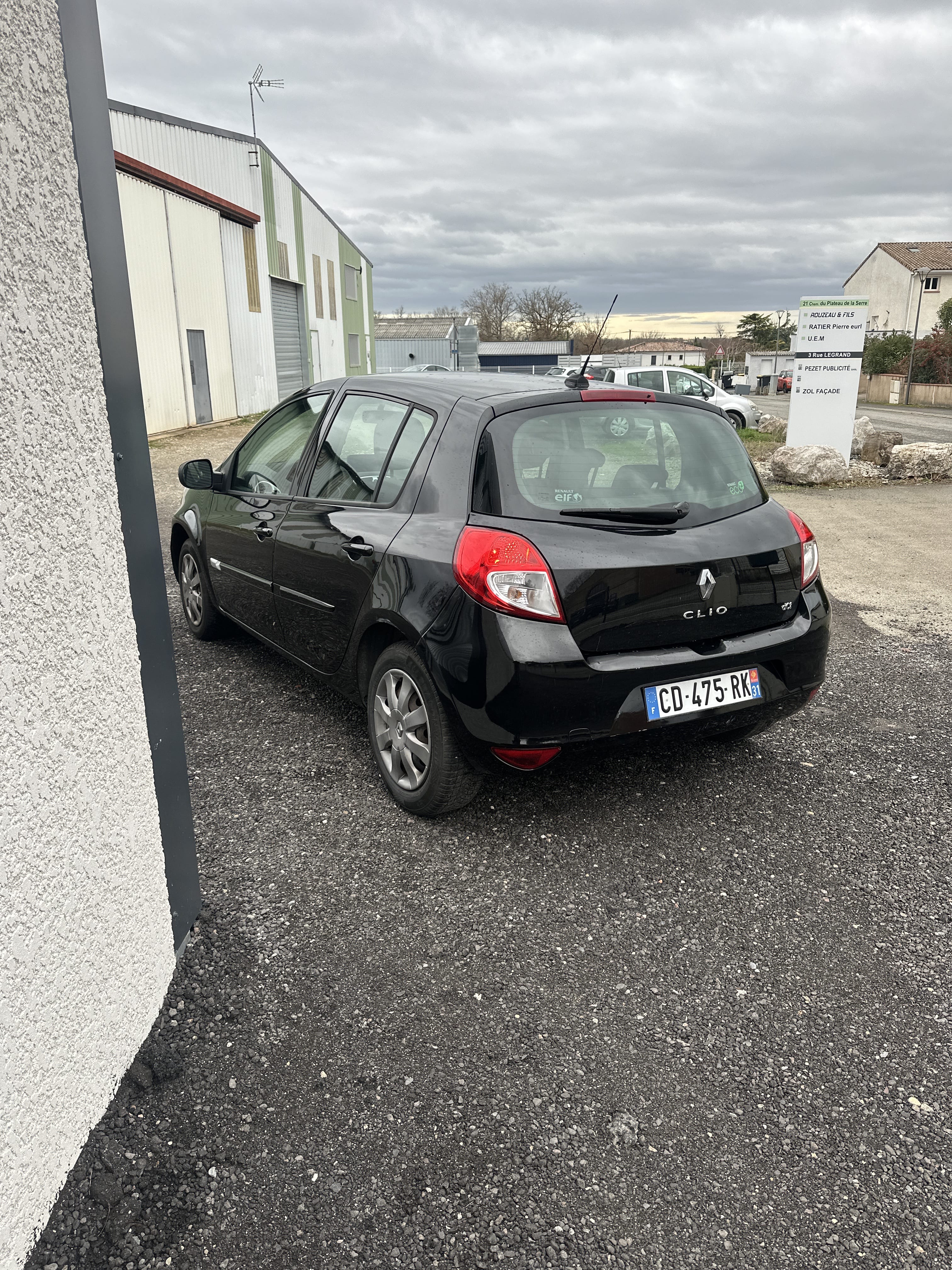 Renault Clio (CD475RK) avec GPS