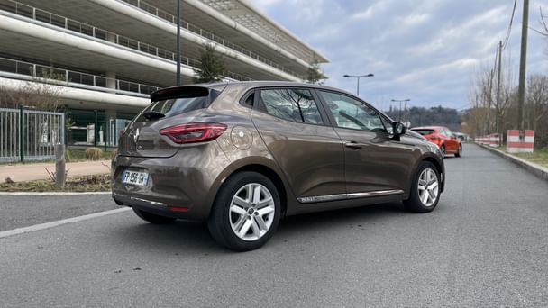 Renault Clio Gare Saint-Jean - Louez la Renault Clio Essence – Sécurité, Confort et Économie ! avec Climatisation