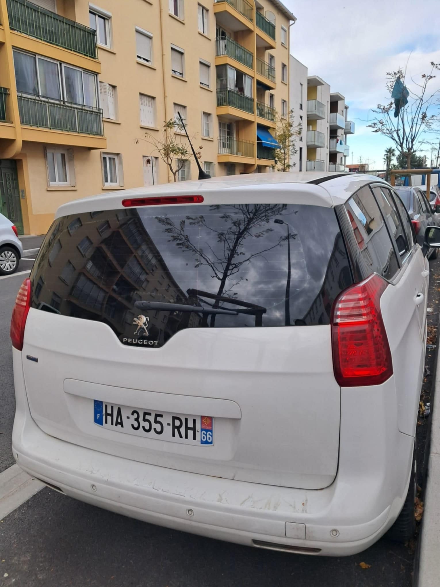 Peugeot 5008 2.0 blue hdi avec GPS