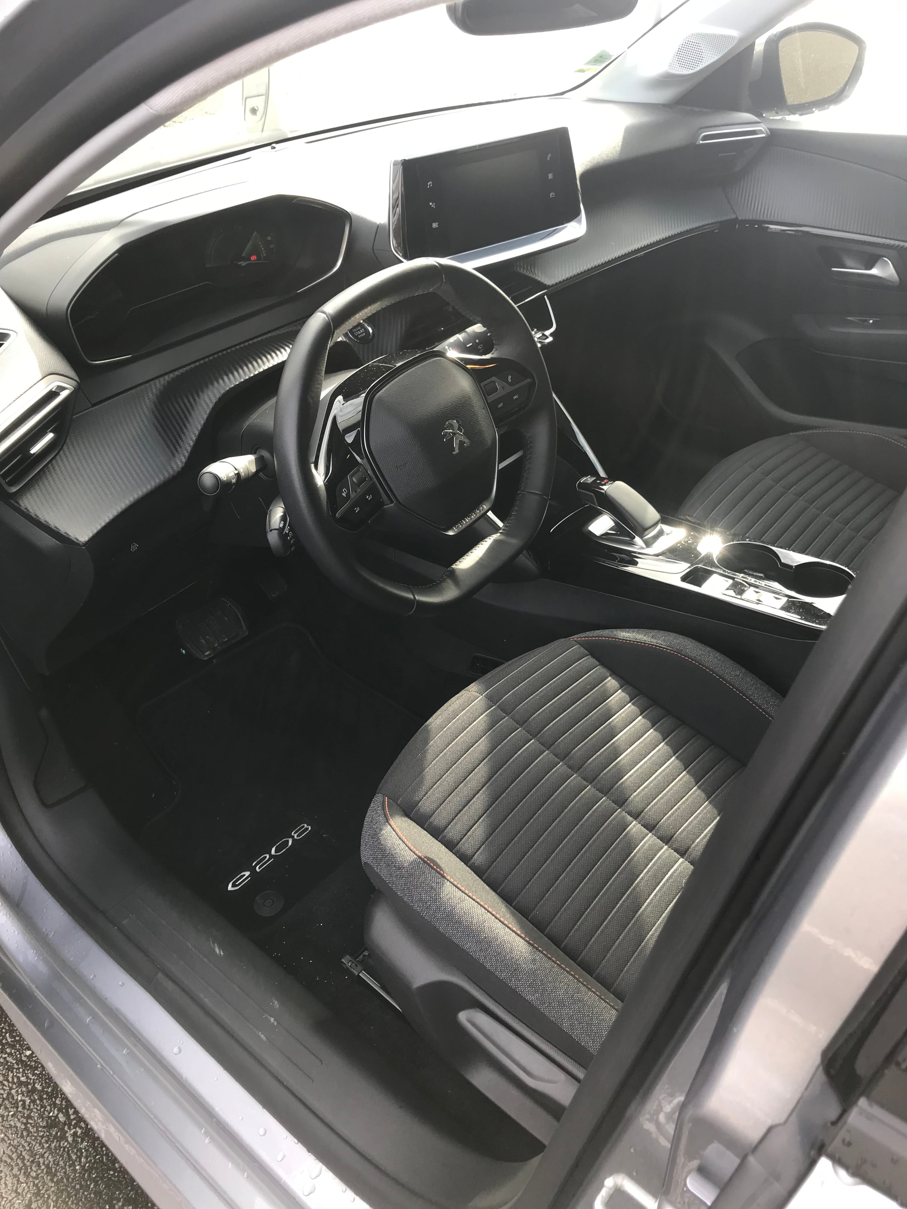 Peugeot e-208 Style Électrique avec GPS