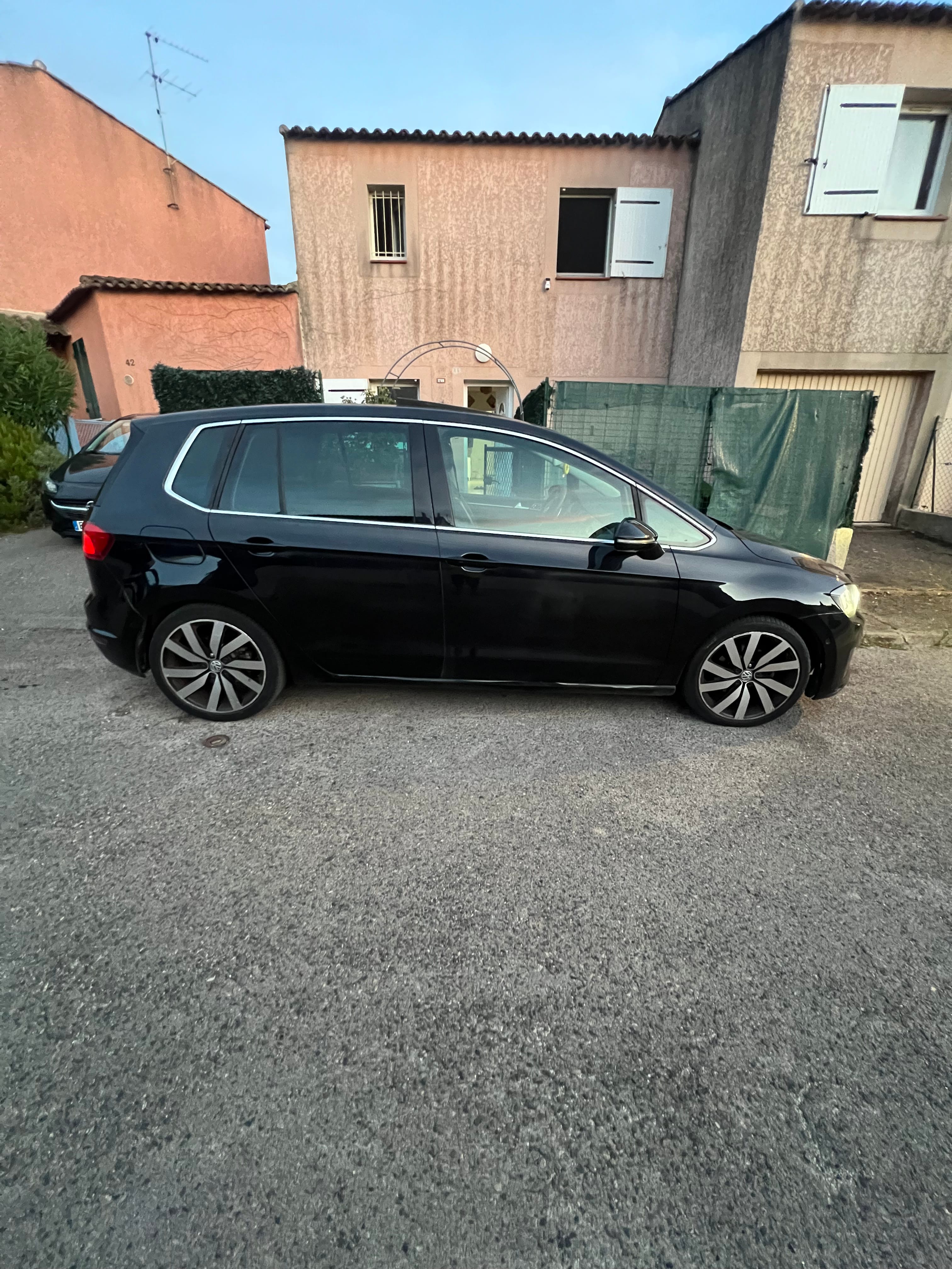 Volkswagen Golf Sportsvan 2L 150 ch avec Climatisation