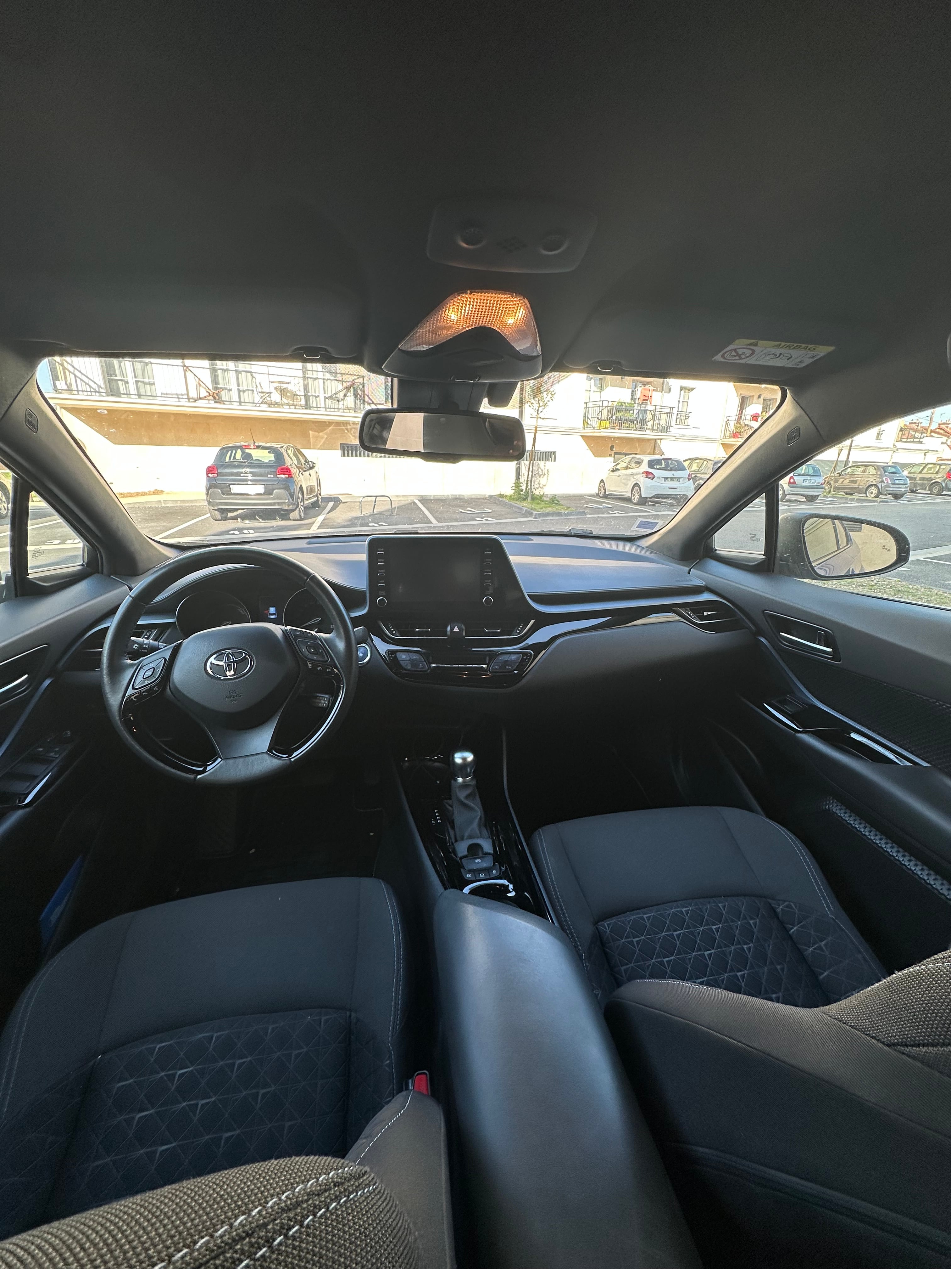 Toyota C-HR Hybrid avec GPS