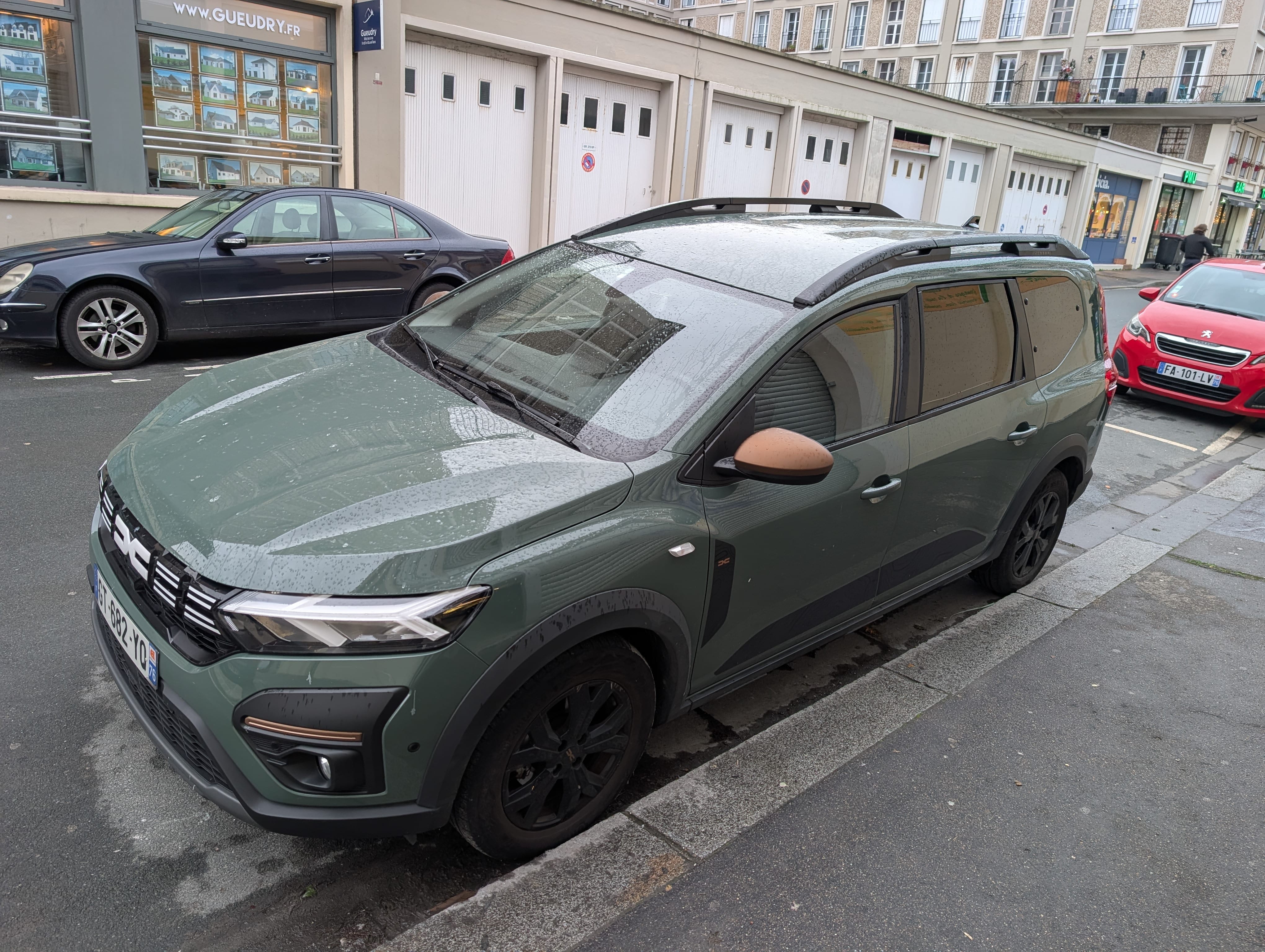 Dacia Jogger, 2024, Essence 95 / Électrique (hybride), automatique, 7 places