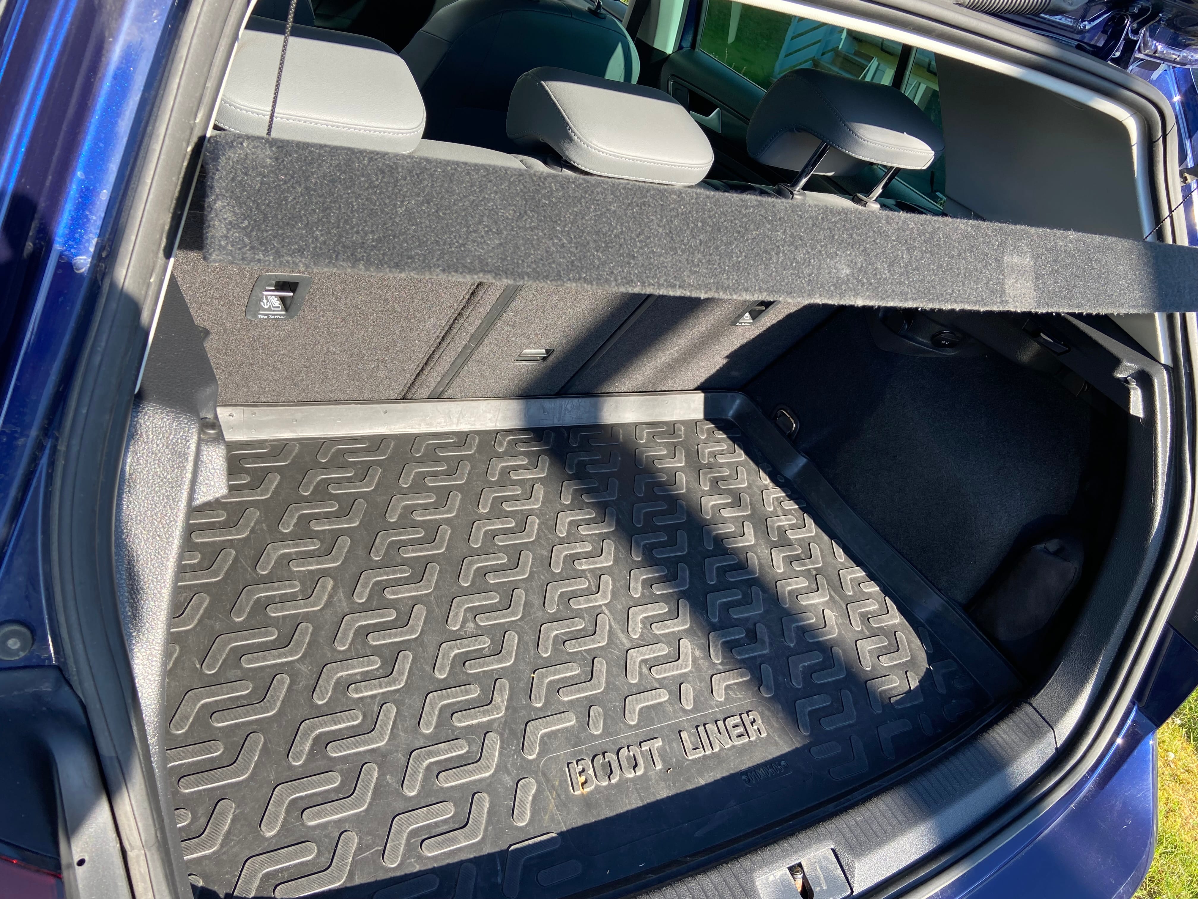 Volkswagen e-Golf 230 kilometer rekkevidde/range - varmepumpe/heatpumpe- barnesete og sittepute for barn mit Bluetooth-Audio