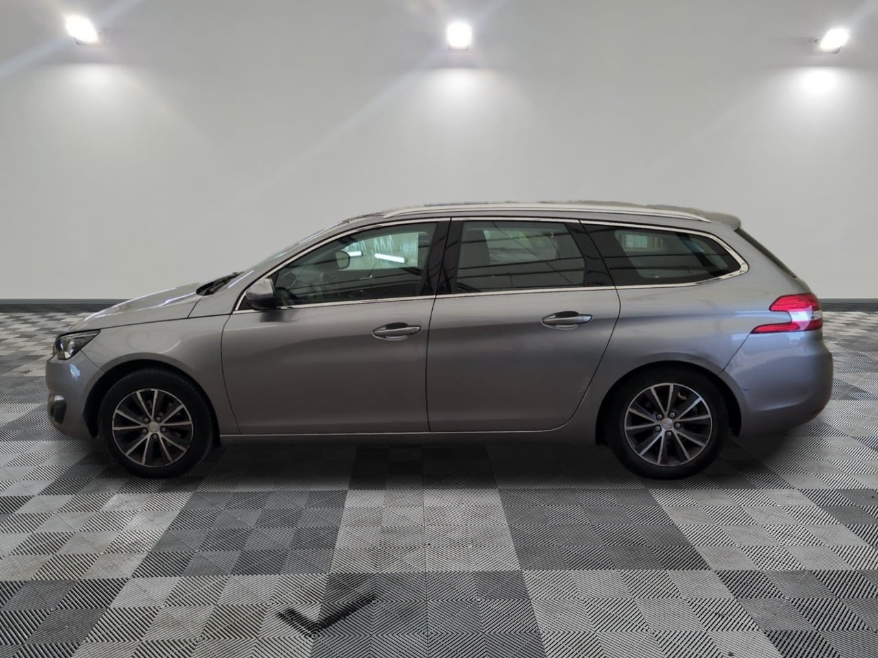 Peugeot 308 SW avec Apple CarPlay