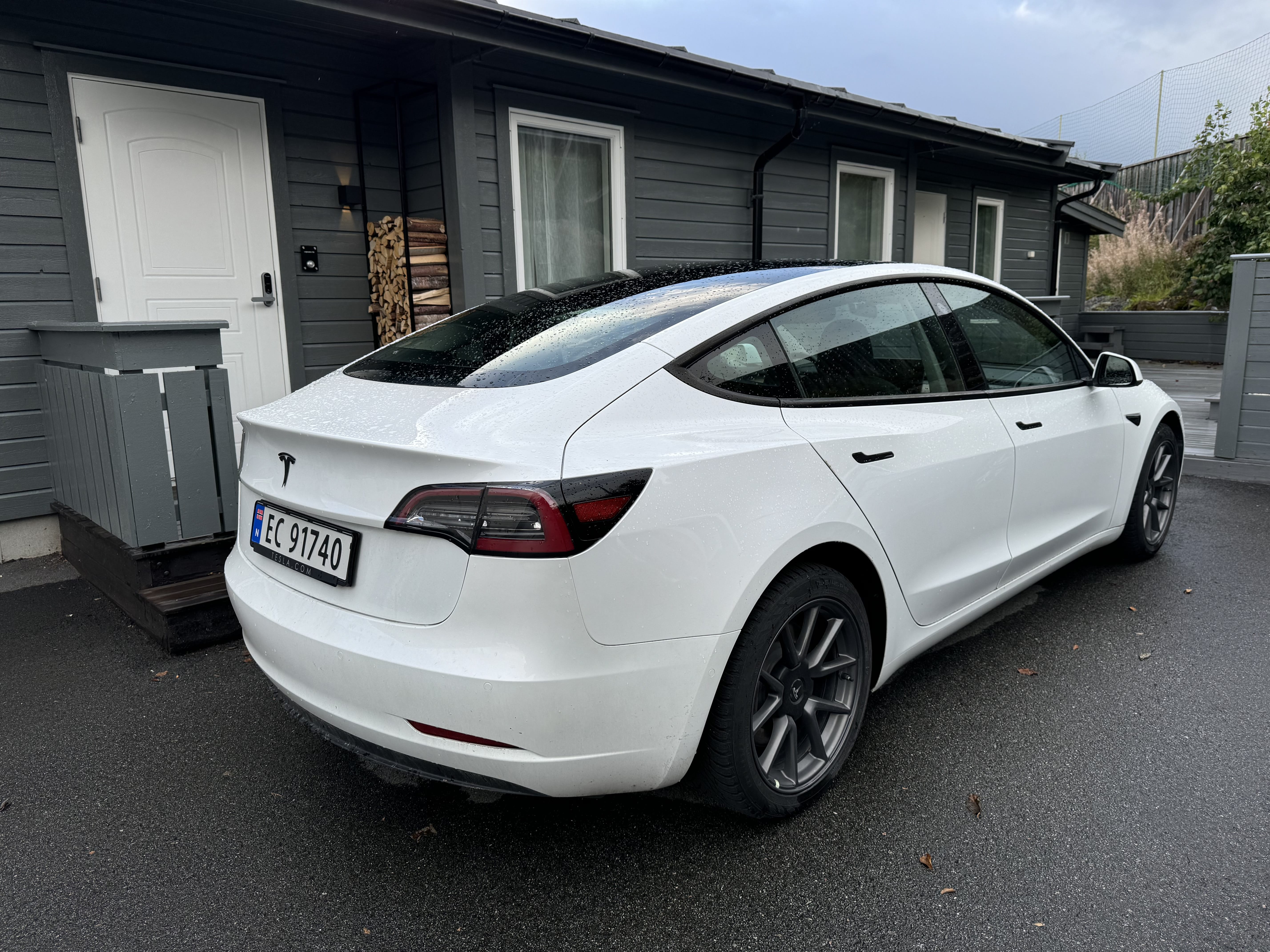 Tesla Model 3 Standard Range Plus med GPS