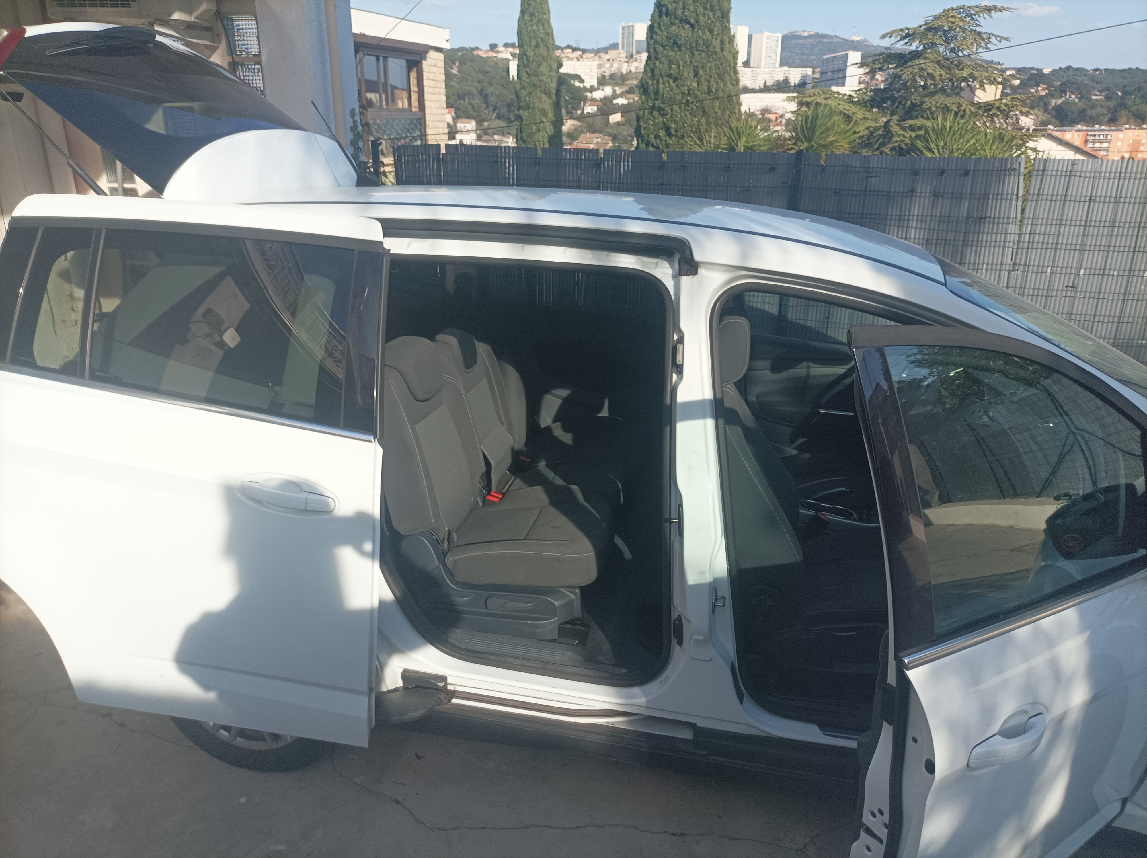 Ford C-Max avec Audio Bluetooth