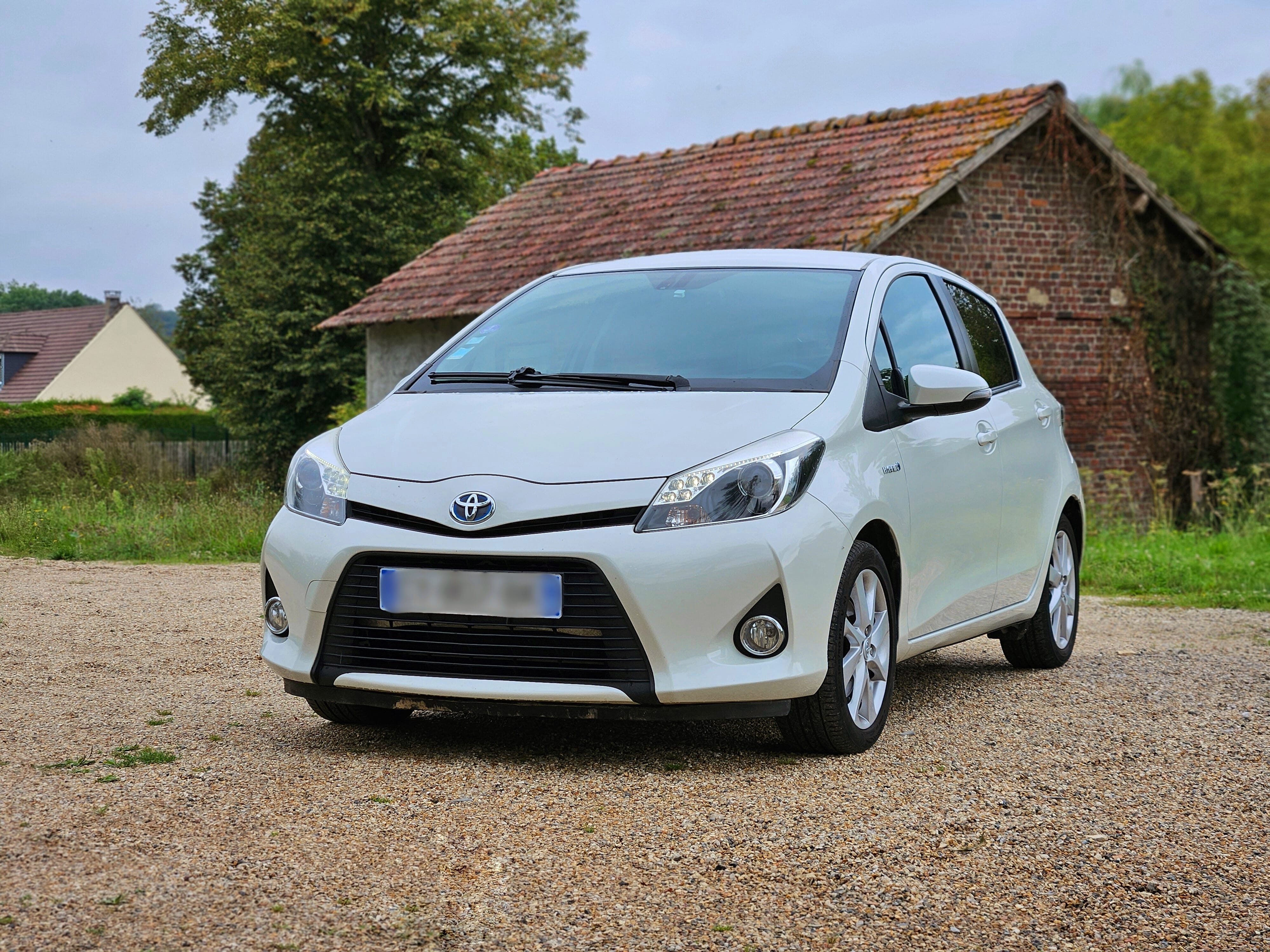 Toyota Yaris Hybride, 2013, Essence 95, automatique