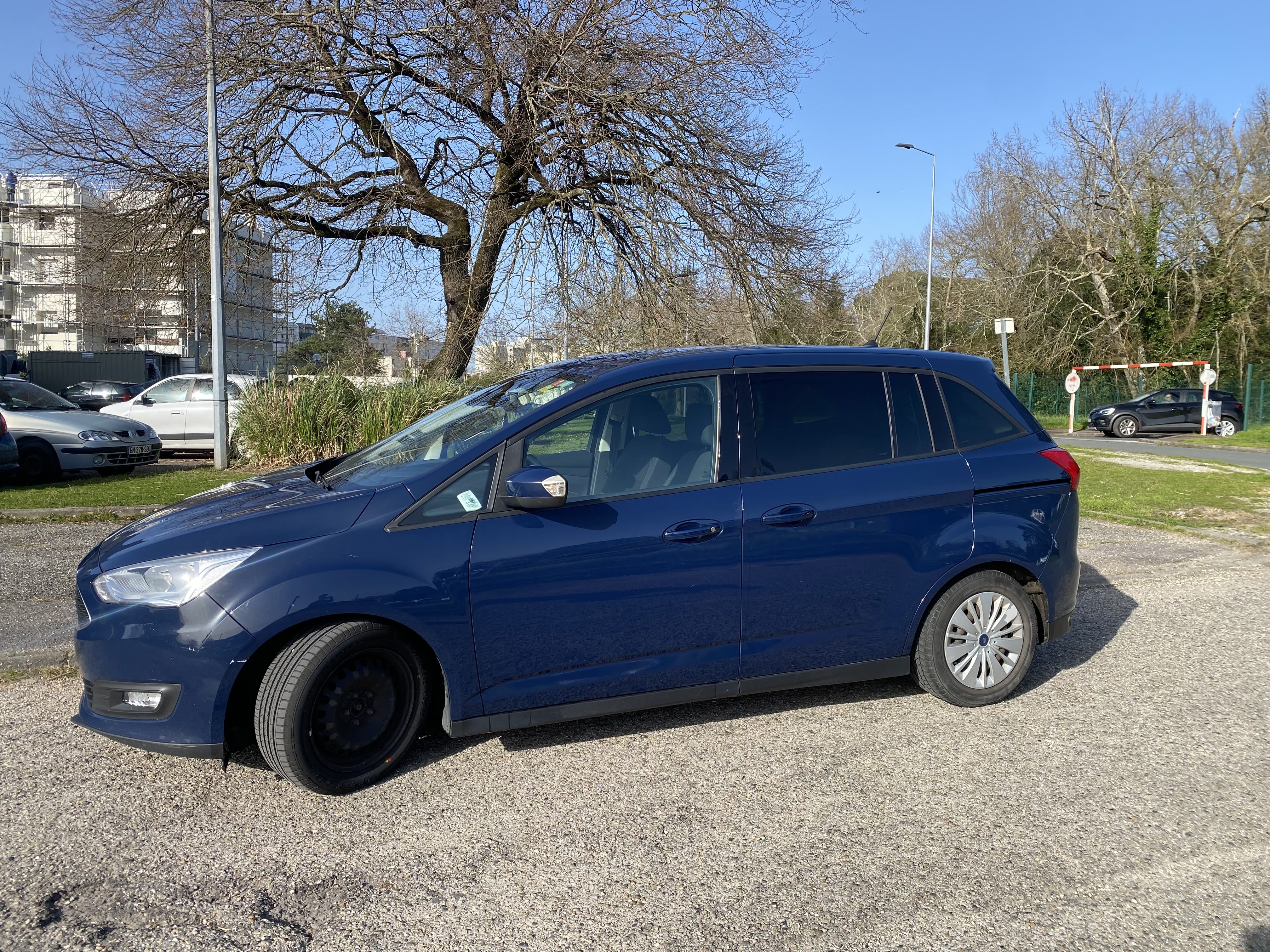Ford Grand C-Max Business avec Climatisation