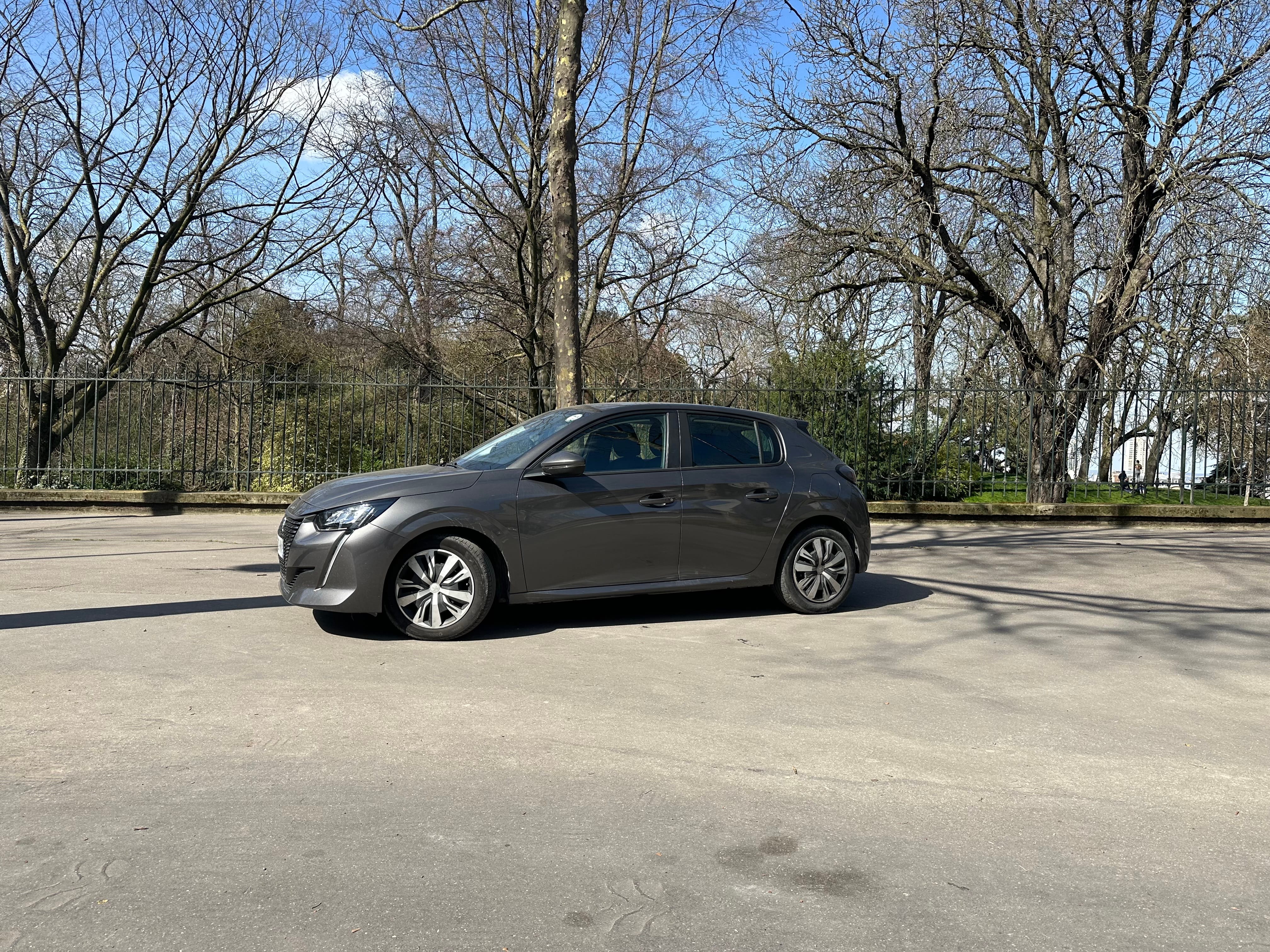 Peugeot 208 FR119 with Cruise control