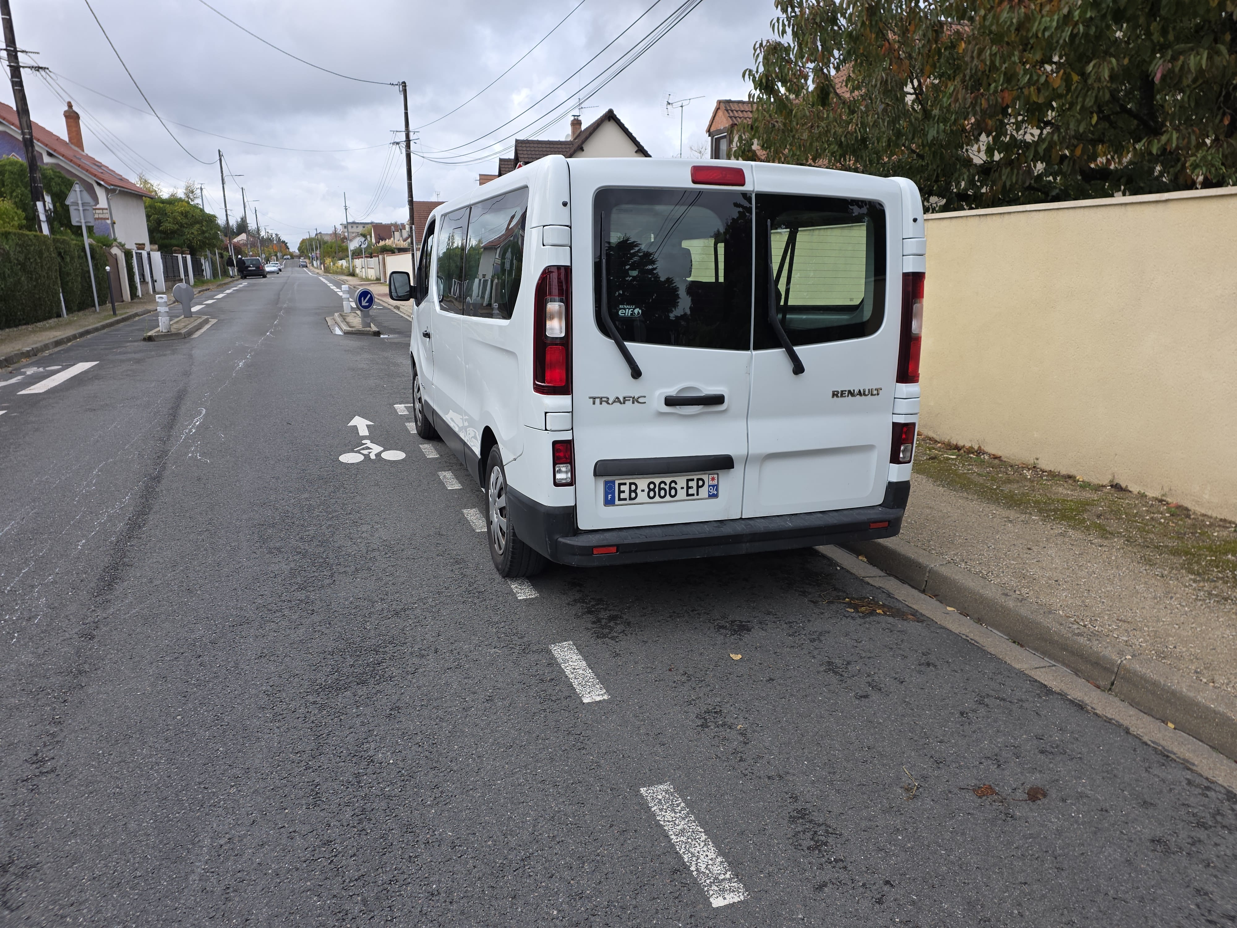 Renault Trafic Passenger Passanger 9 places EB866 avec Audio Bluetooth