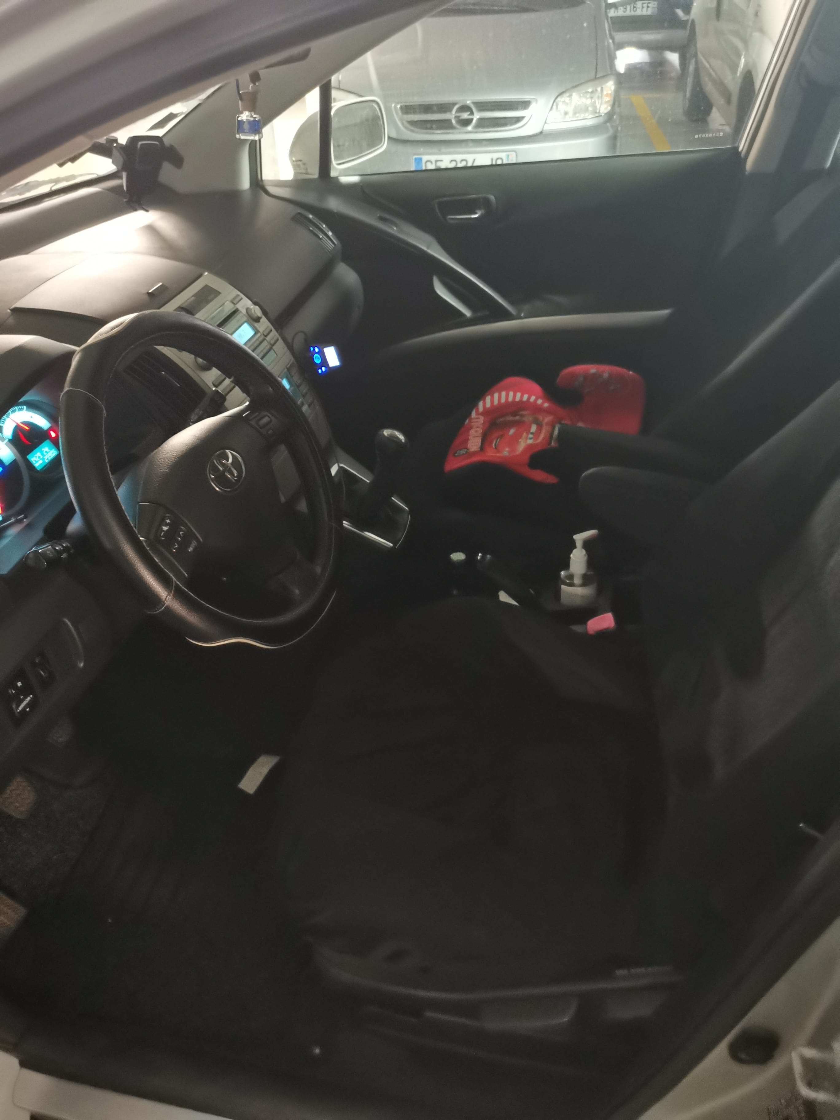 Toyota Verso 2.2 hdi avec Coffre de toit
