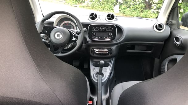 Smart Fortwo Coupé /collège Henri Dunant/USB/Mosquée /90cv avec Entrée audio / iPod