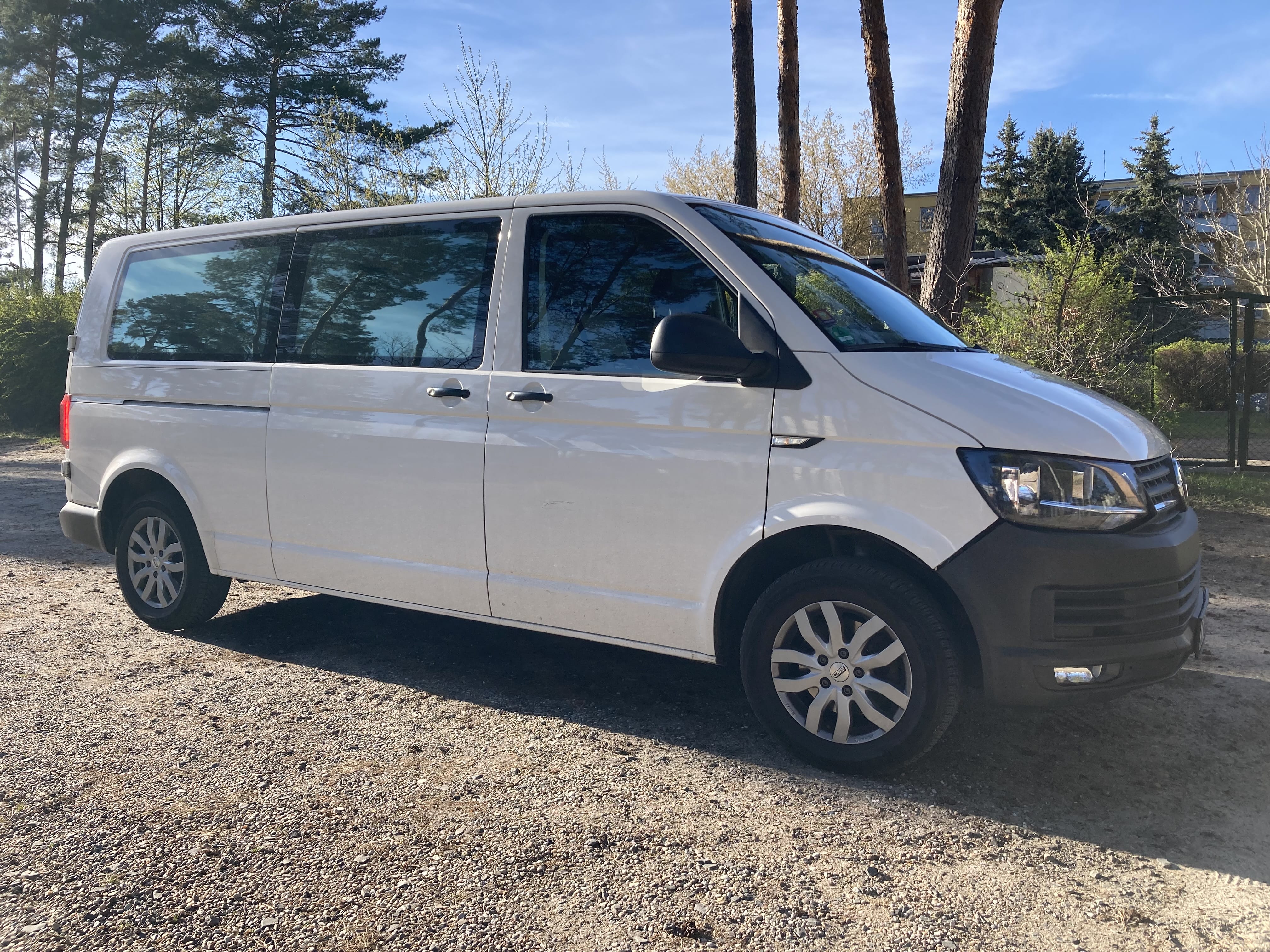 Volkswagen Transporter Kombi mit Klimaanlage