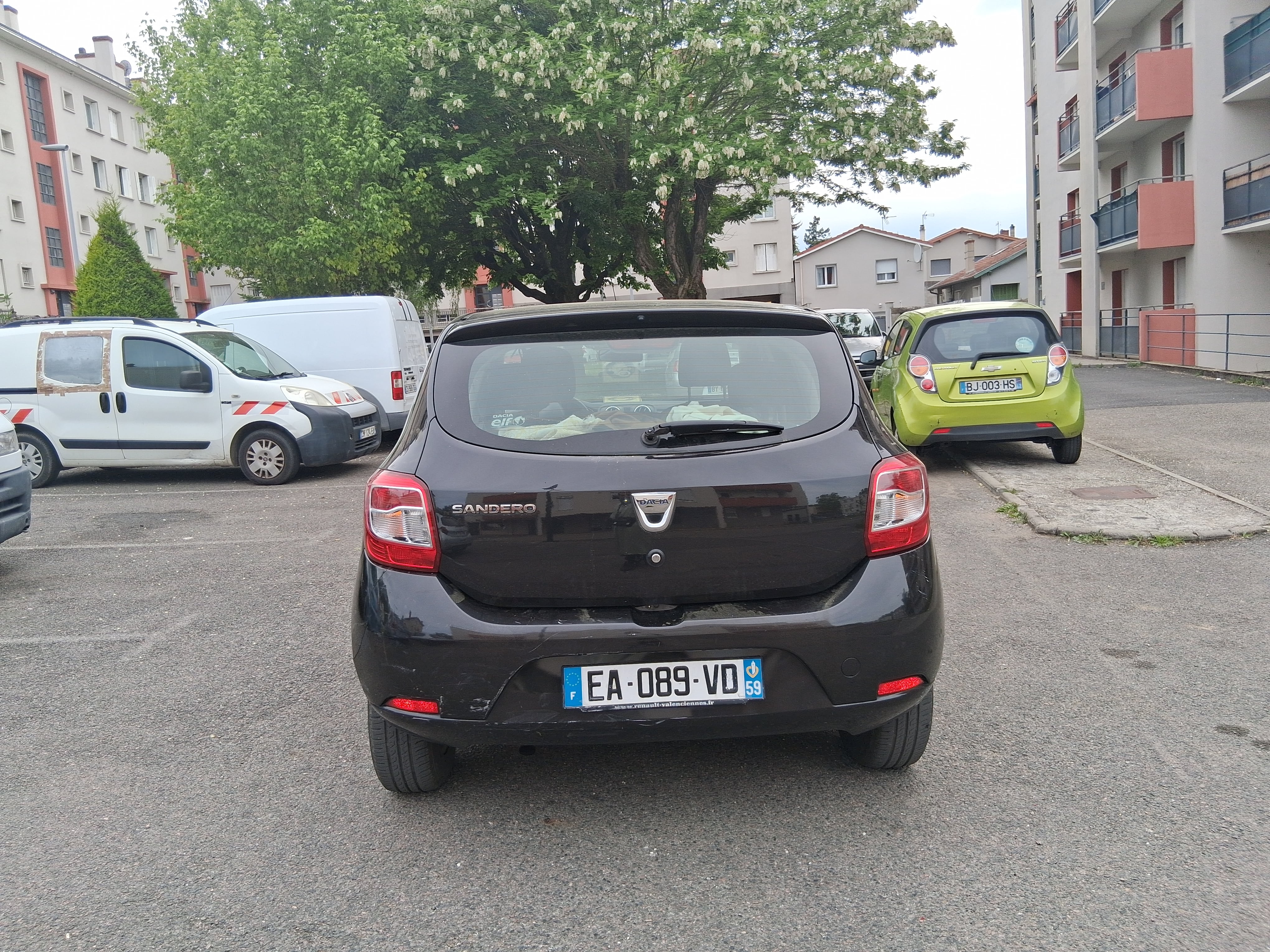 Dacia Sandero 1.2 16v avec Autoradio