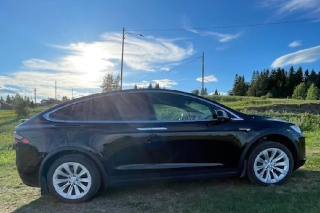 Tesla Model X 75D