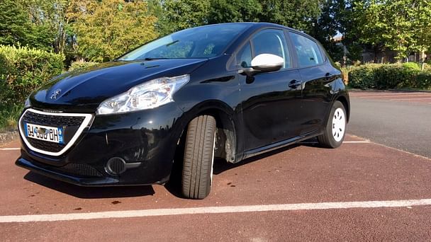 Peugeot 208 Louez la Peugeot 208 Essence – Confort, Économie et Polyvalence !, 2014, Essence 95