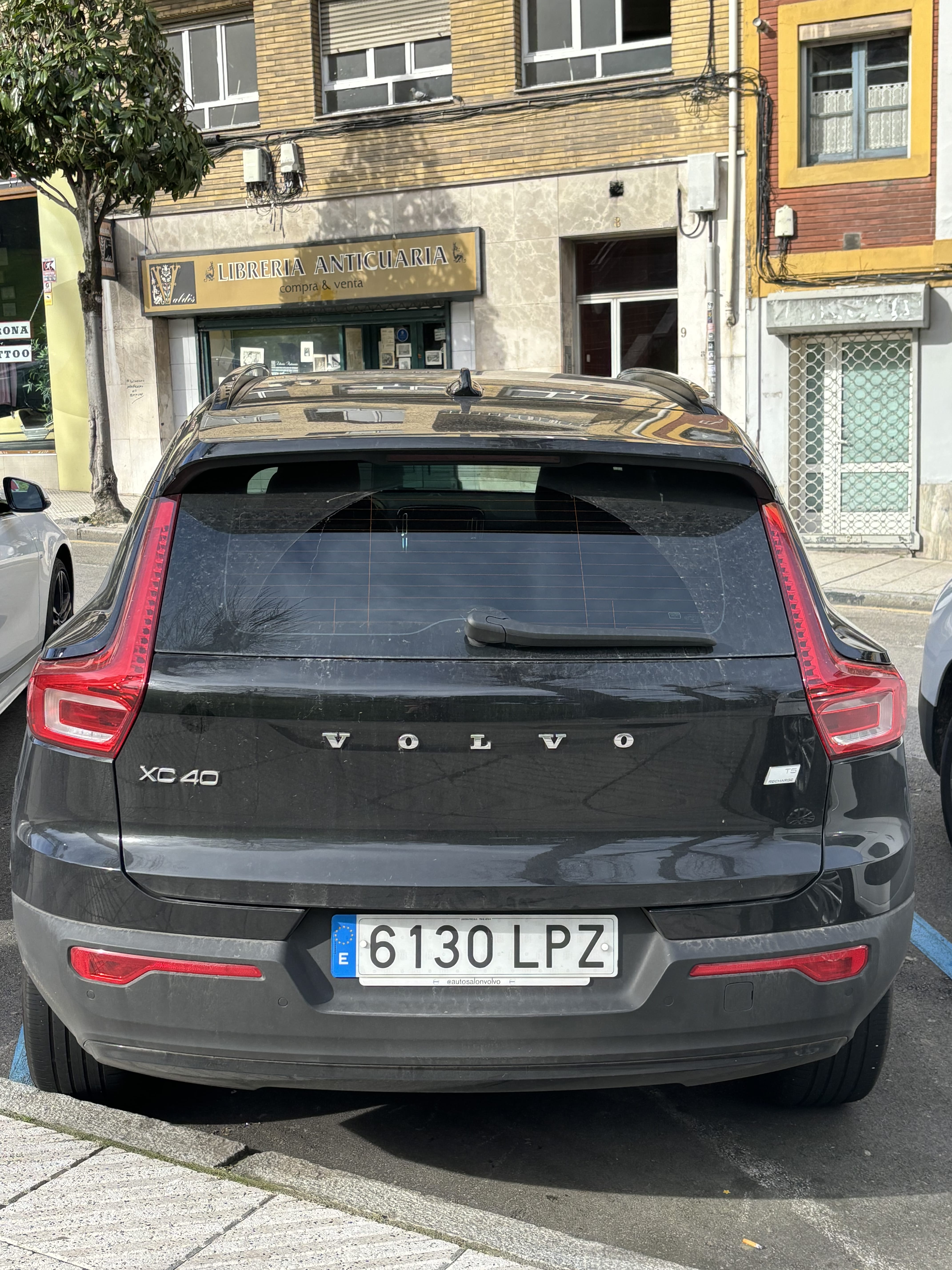 Volvo XC40 Recharge con GPS