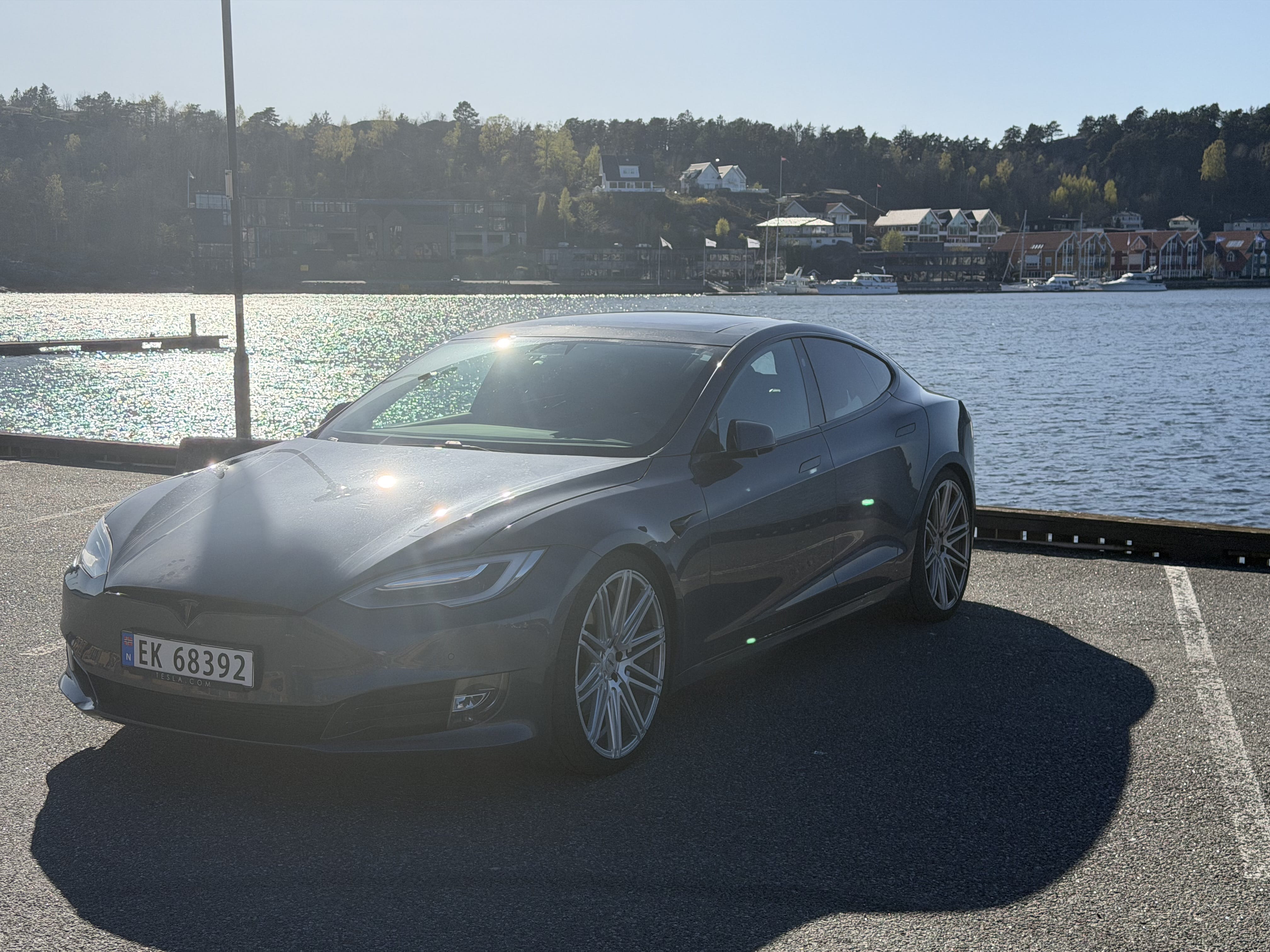 Tesla Model S 75D med Ryggekamera