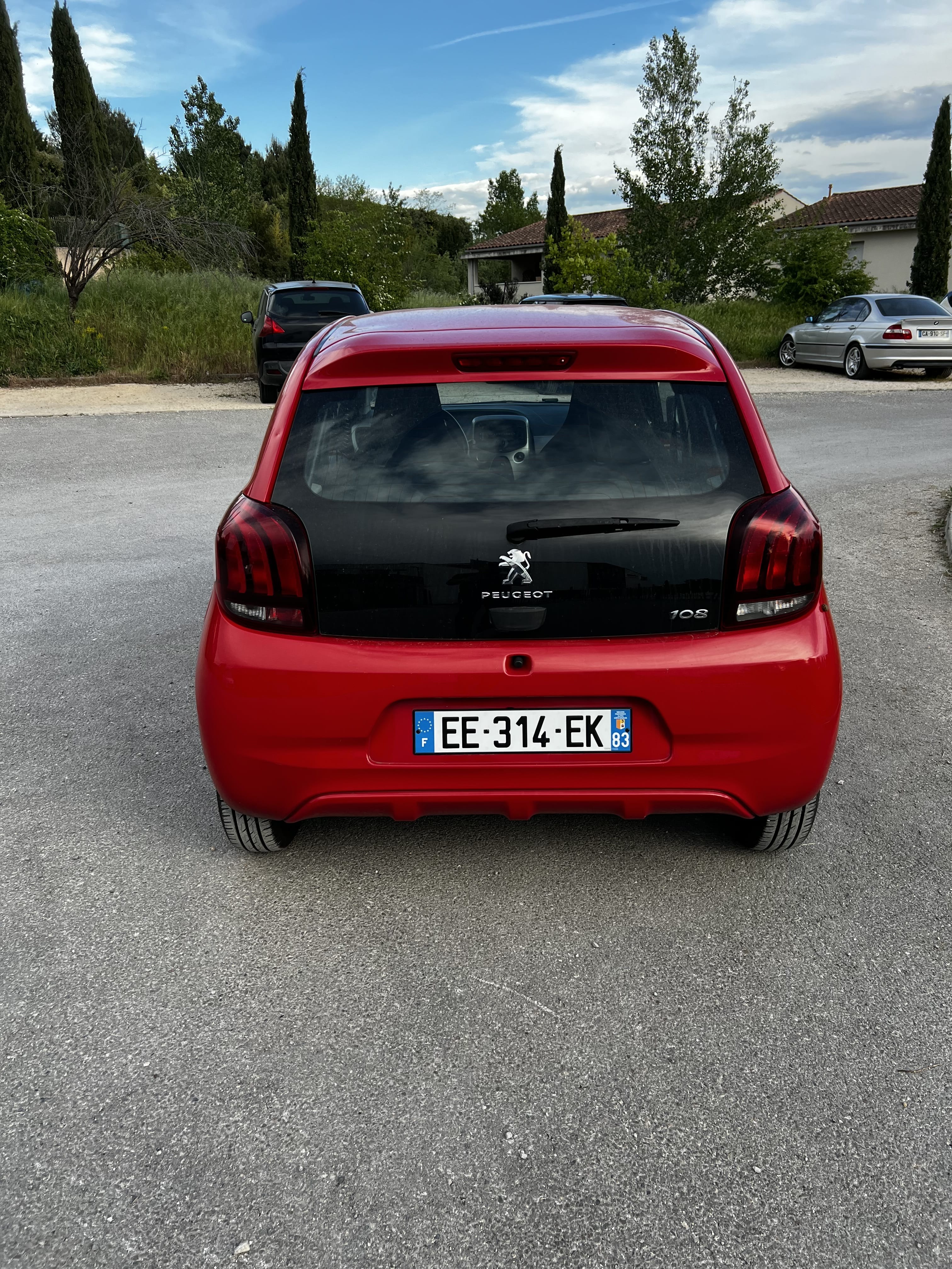 Peugeot 108 1.0 vti 69 ch avec Autoradio