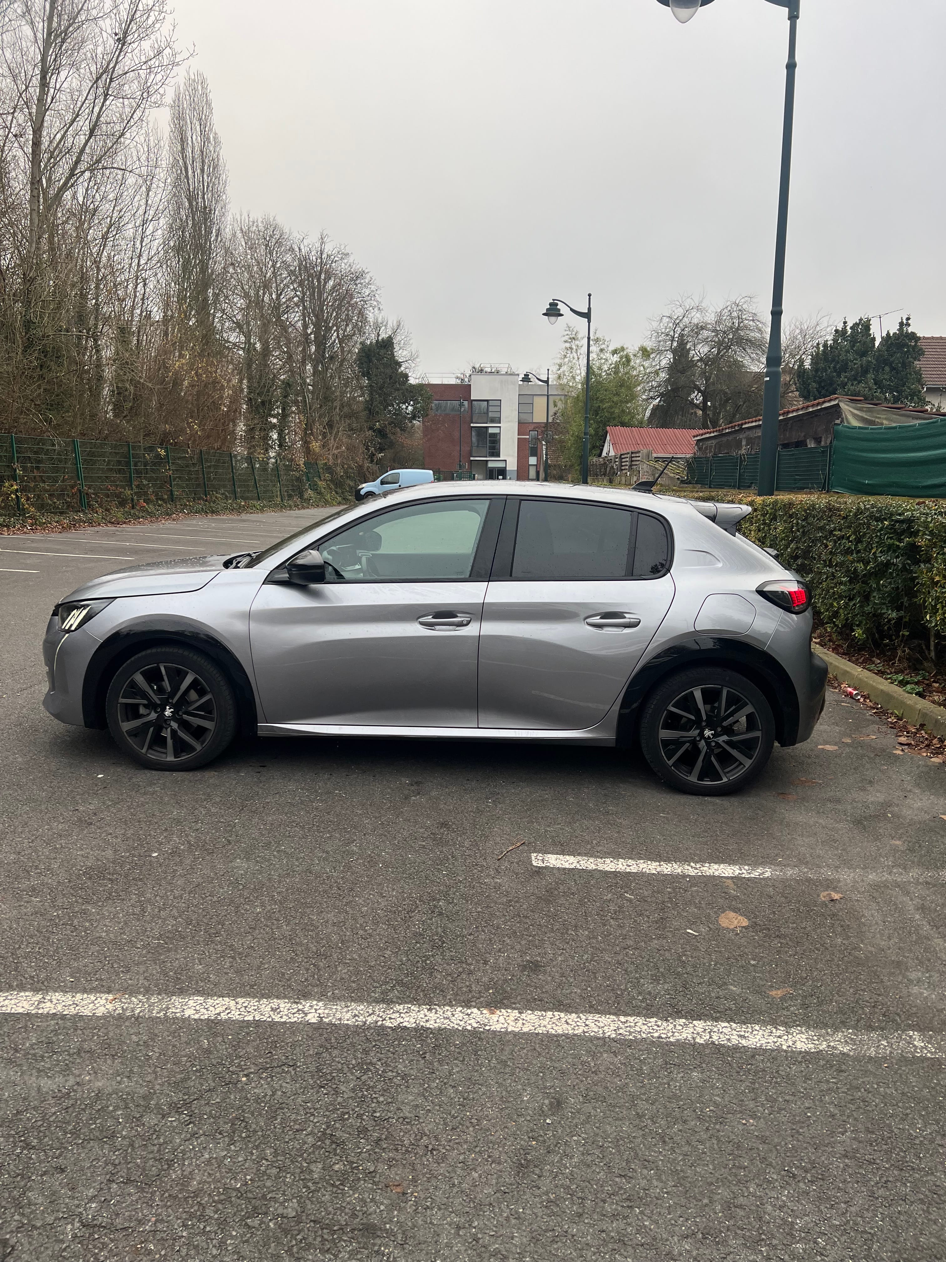 Peugeot 208 GT Line avec Climatisation