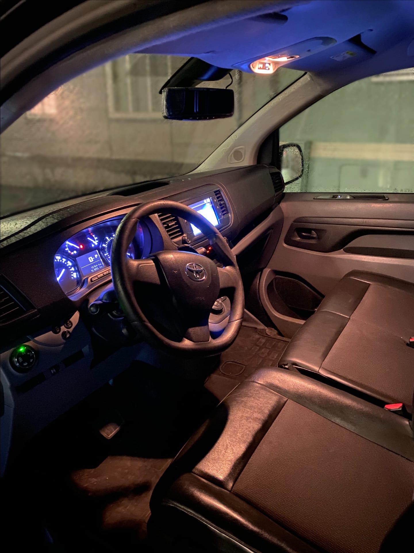 Toyota Proace Varebil Hengerfeste med GPS