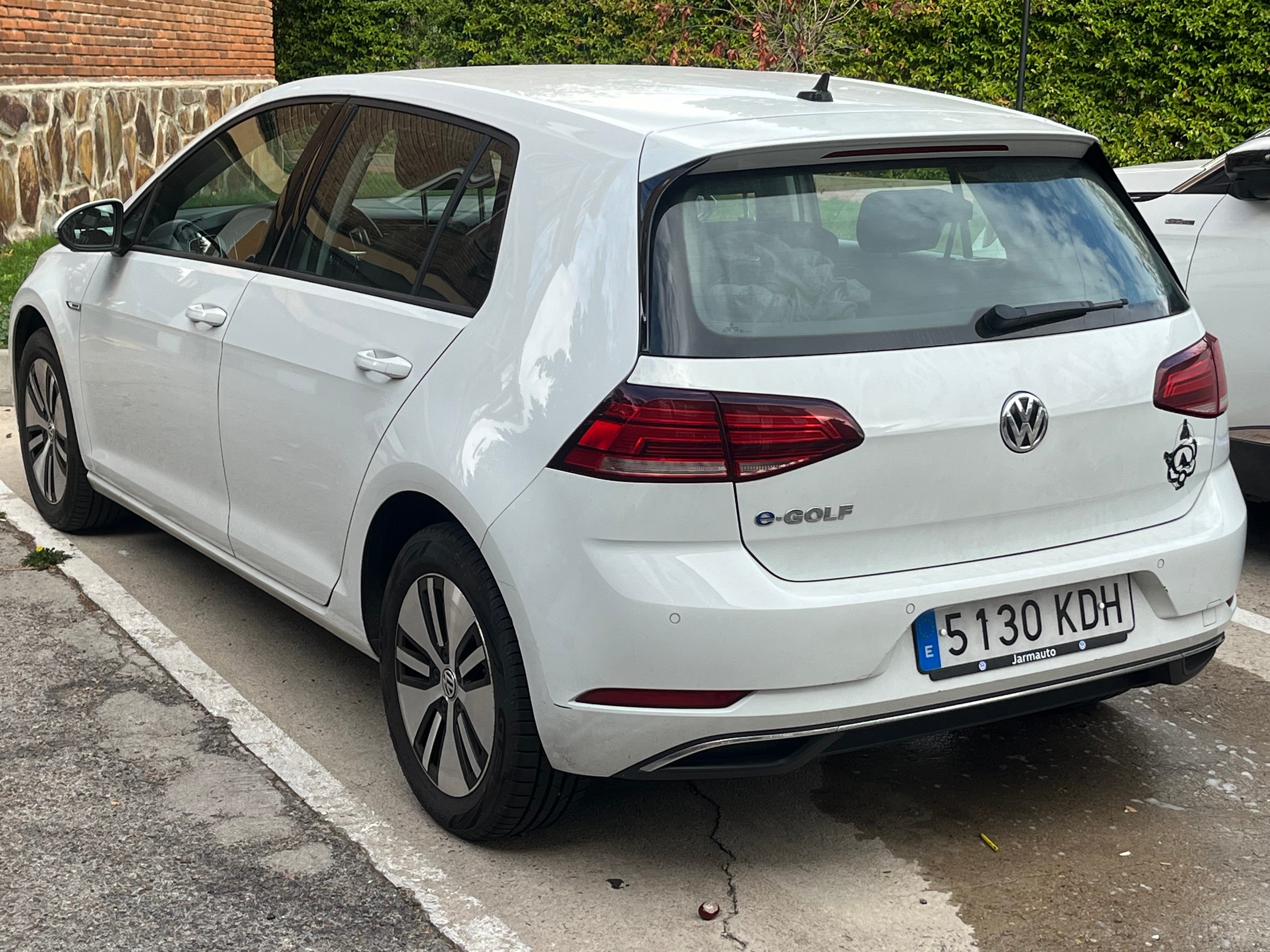 Volkswagen e-Golf 100% eléctrico con Aire acondicionado