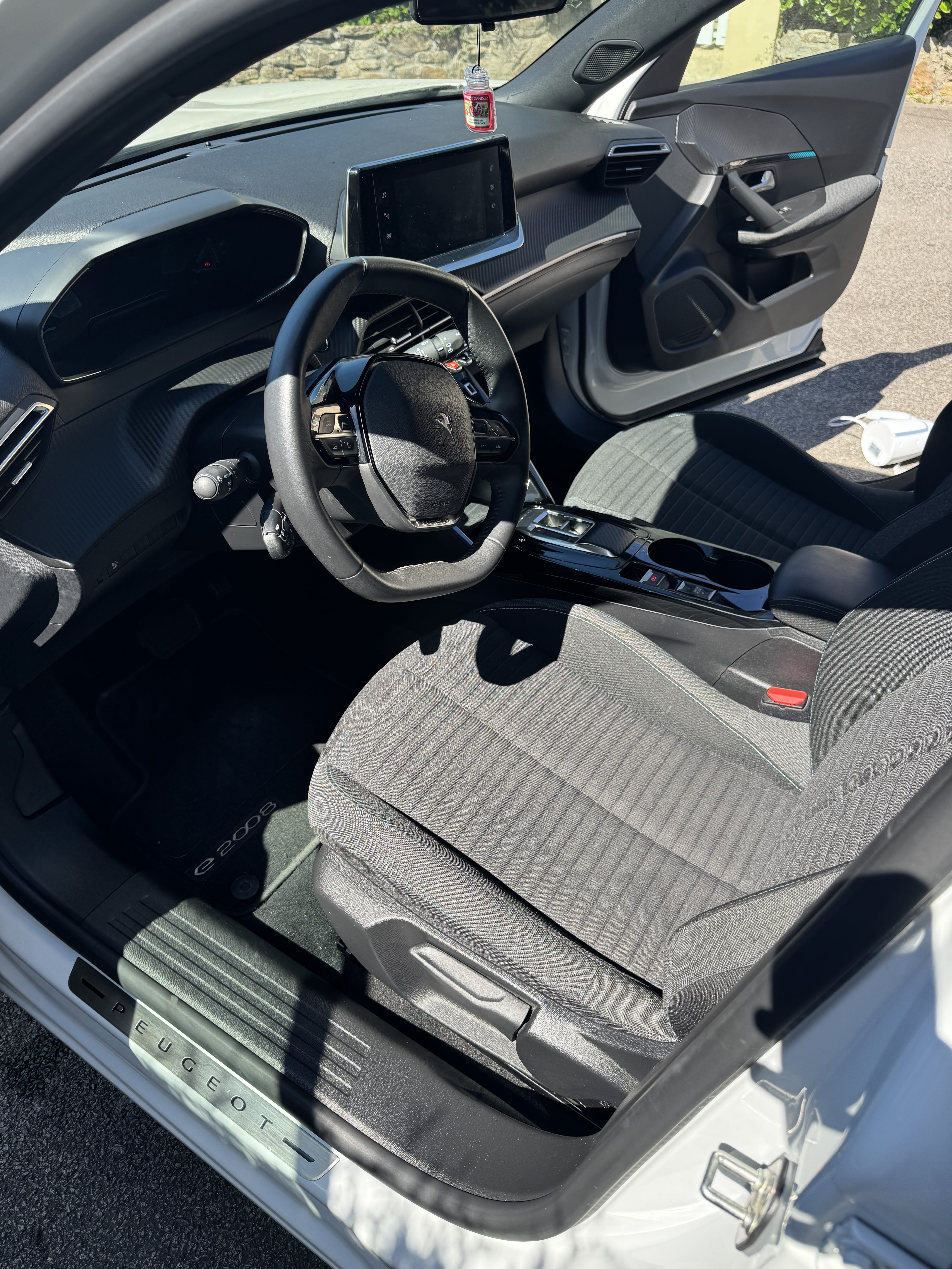 Peugeot e-2008 Électrique avec Entrée audio / iPod