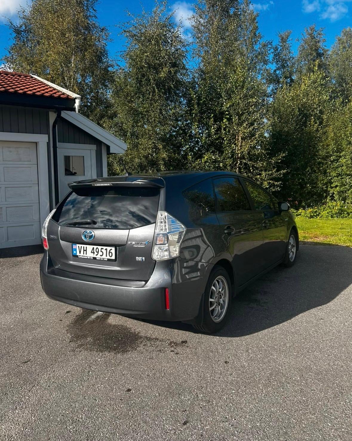 Toyota Prius + med Ryggekamera