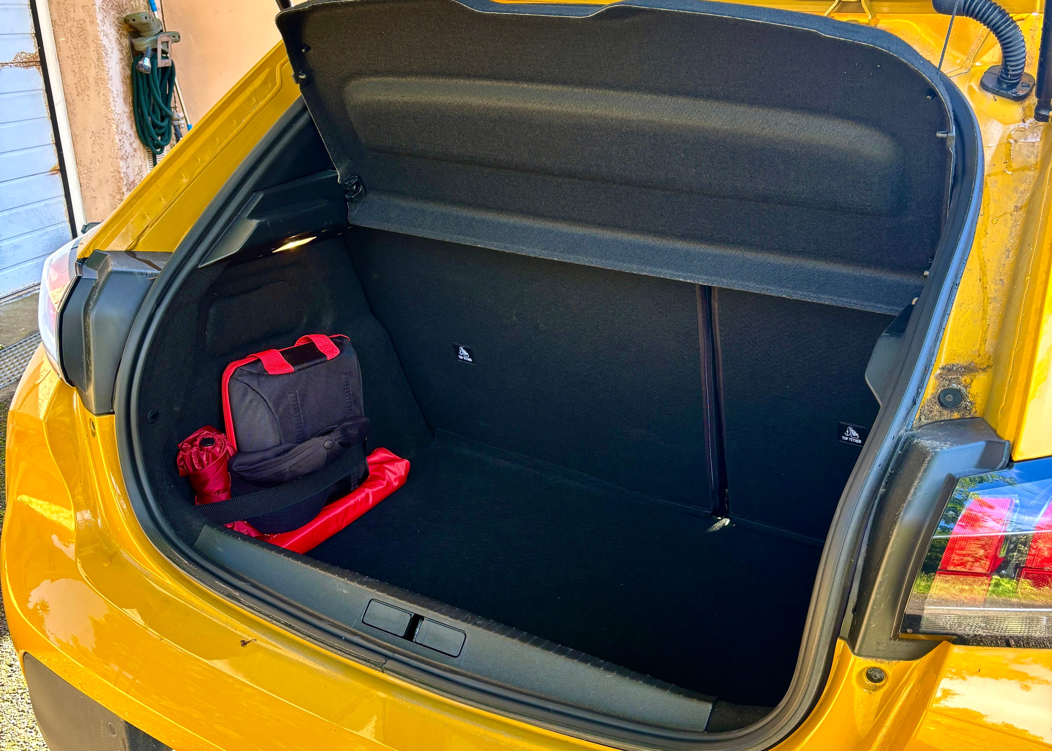 Peugeot 208 avec Apple CarPlay