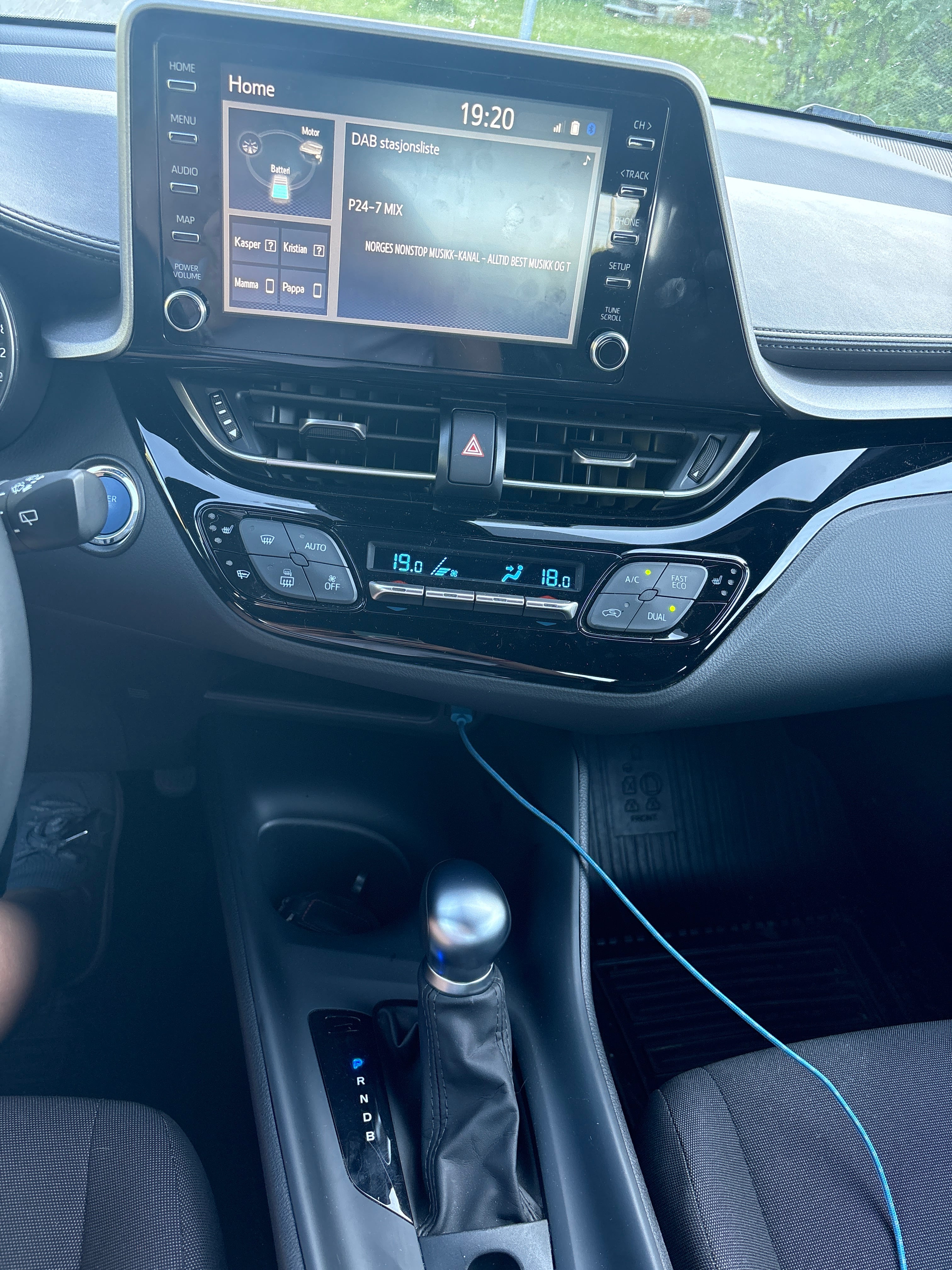 Toyota C-HR Hybrid med Bluetooth audio