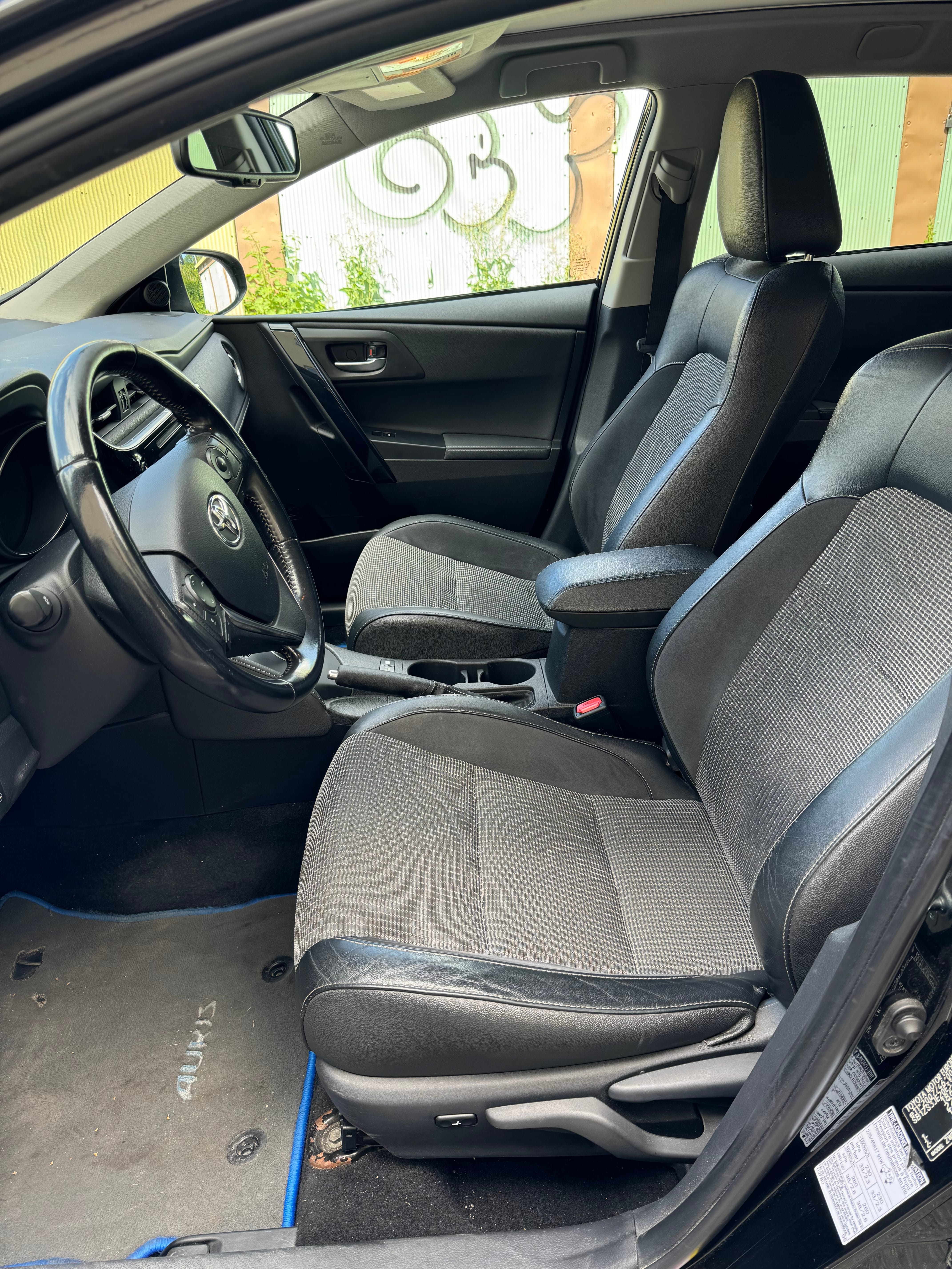 Toyota Auris Touring Sports mit Kindersitz