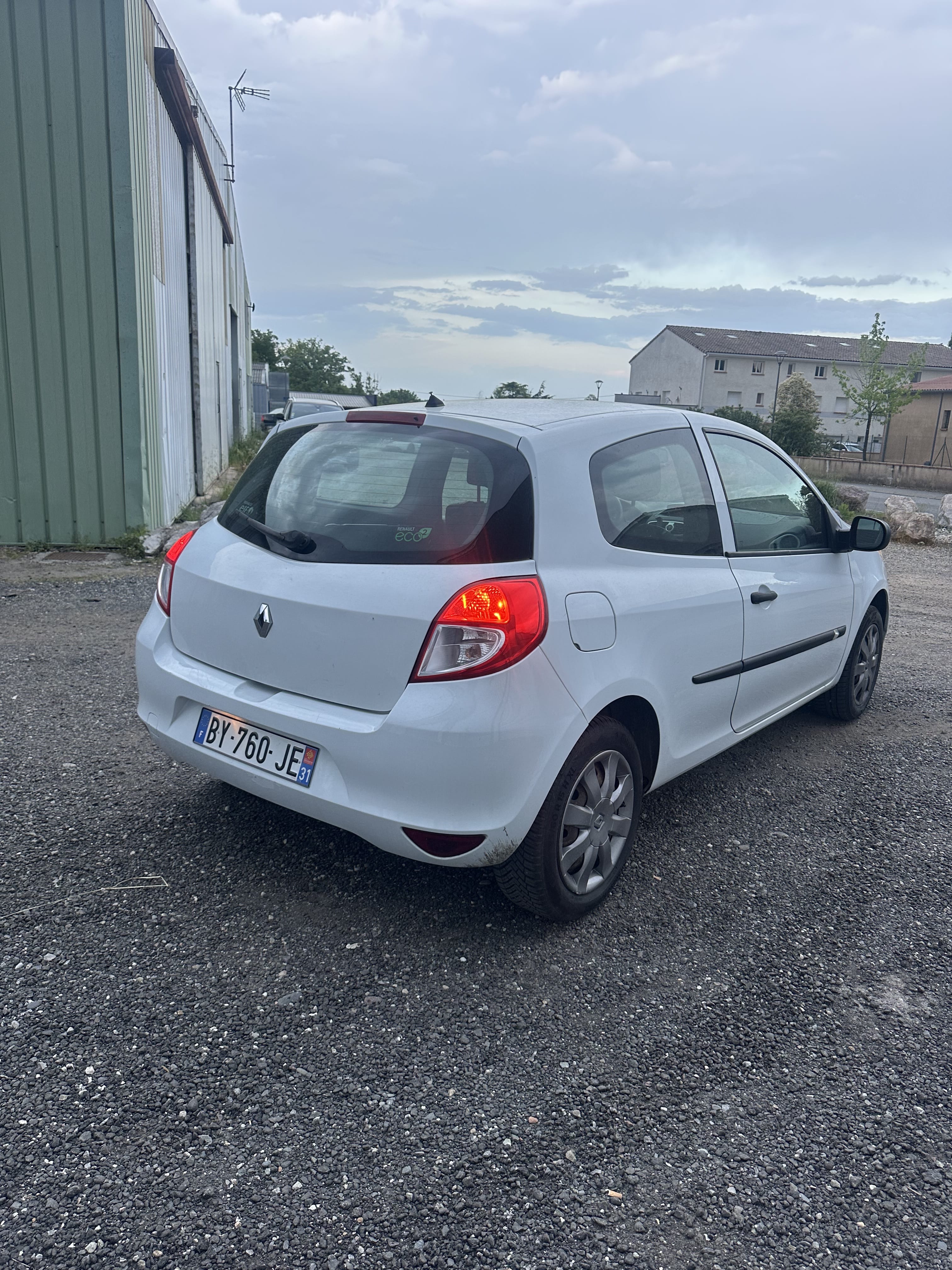 Renault Clio (BY760JE) avec Régulateur de vitesse