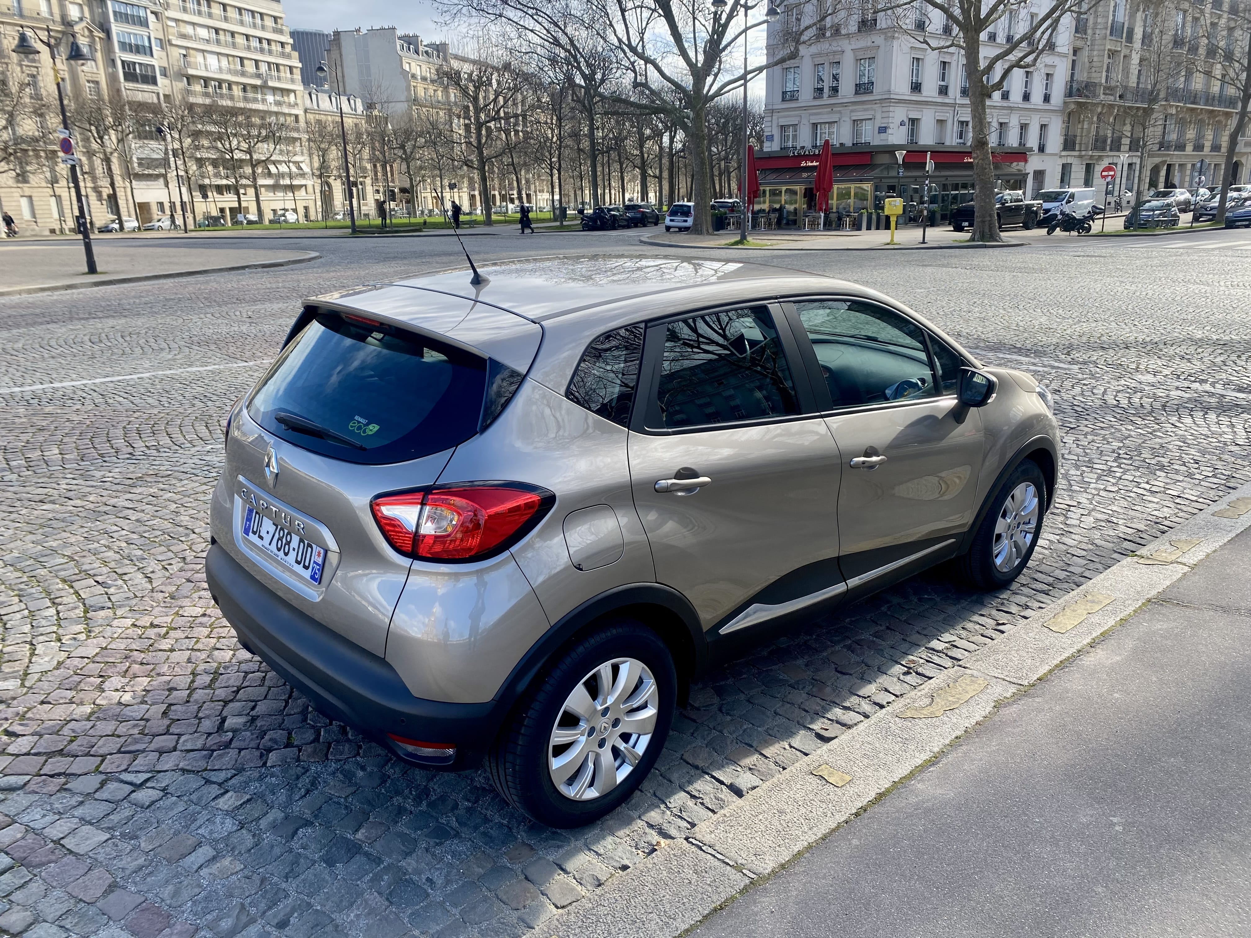 Renault Captur  90 cv / métro ligne 2 / Bluetooth avec Régulateur de vitesse