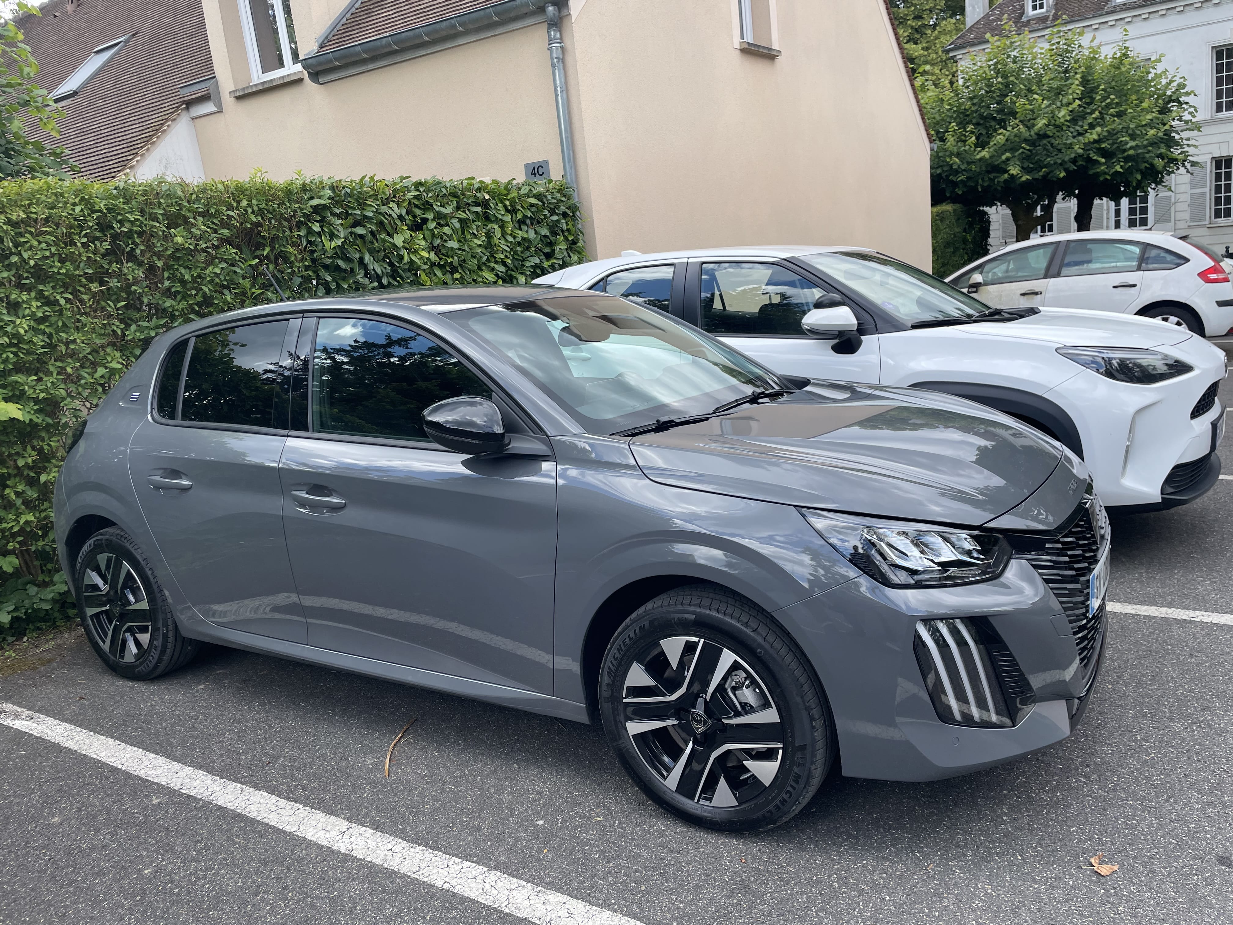 Peugeot e-208 Style avec GPS