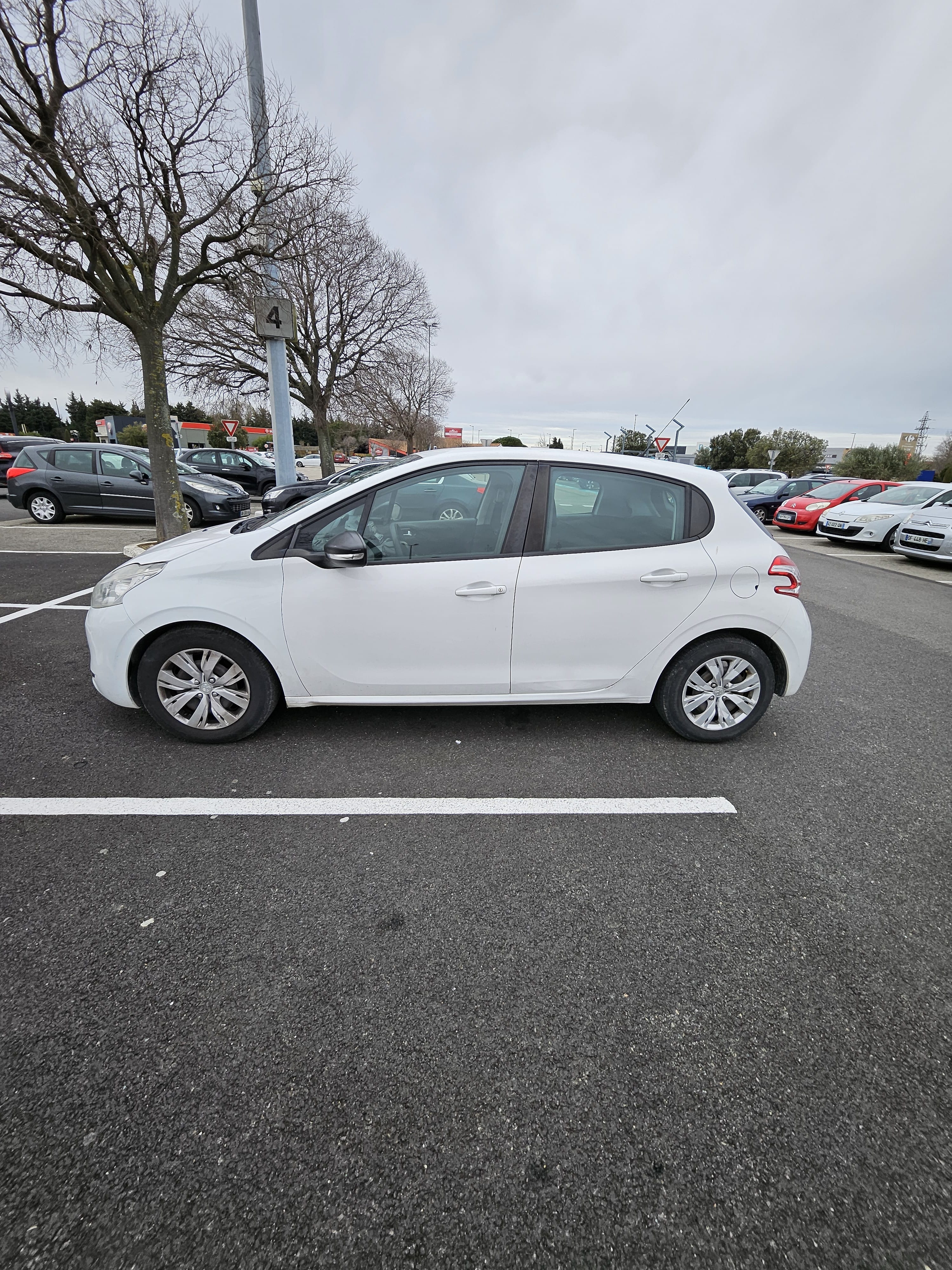 Peugeot 208 Société with Cruise control