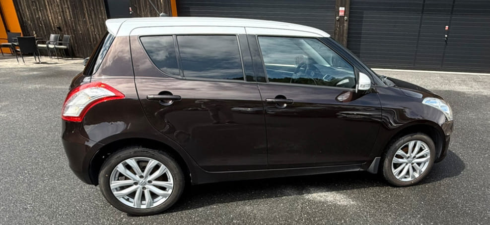 Suzuki Swift 4x4 Wheel Drive - Spike Tires med Aircondition