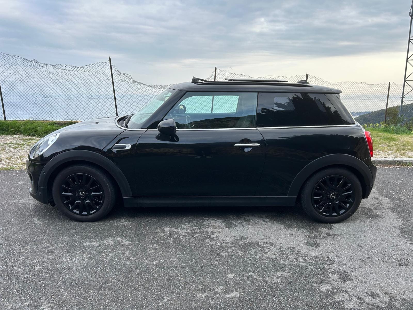 Mini Cooper 3 portes with GPS