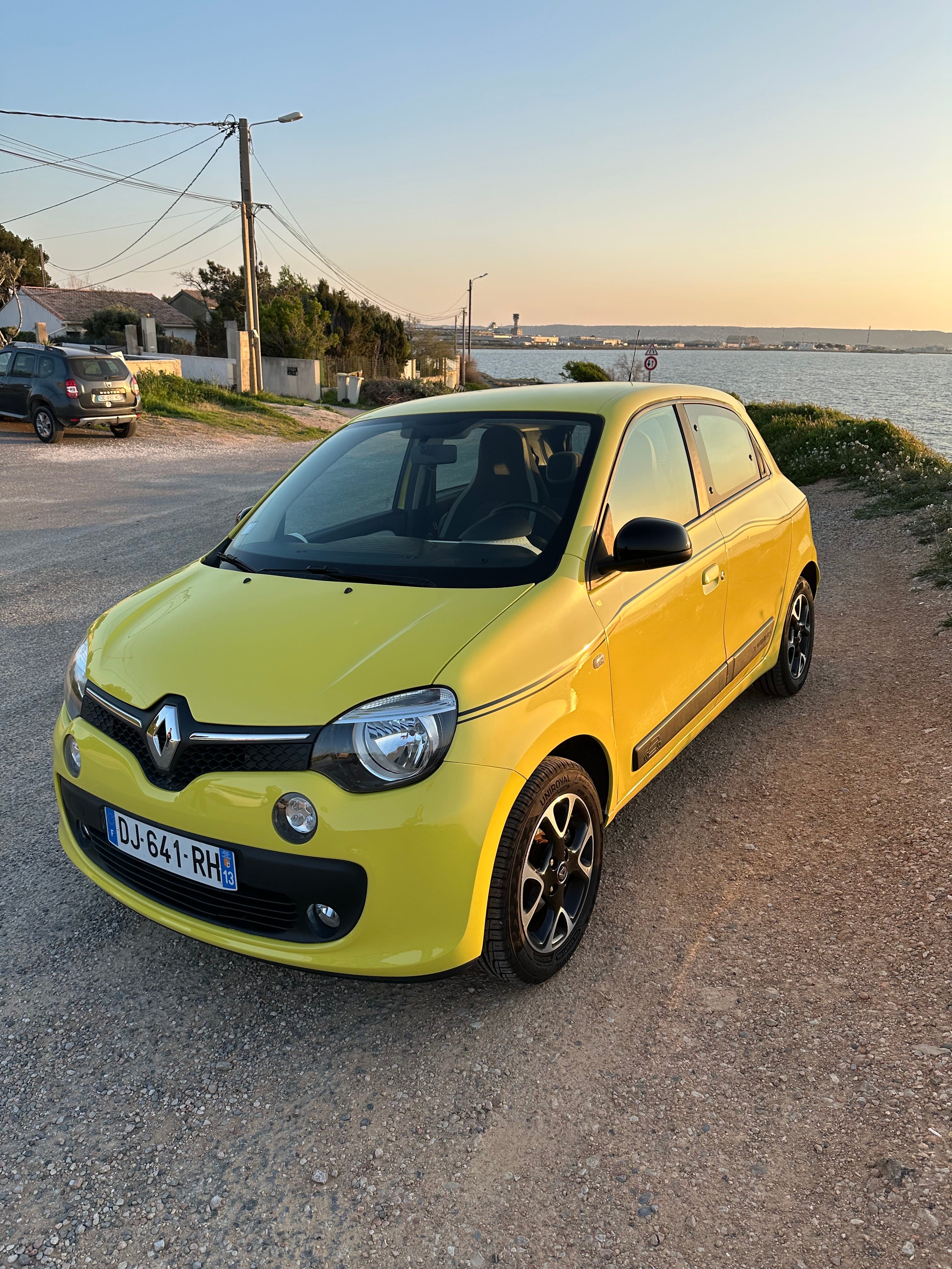 Renault Twingo III avec Siège bébé