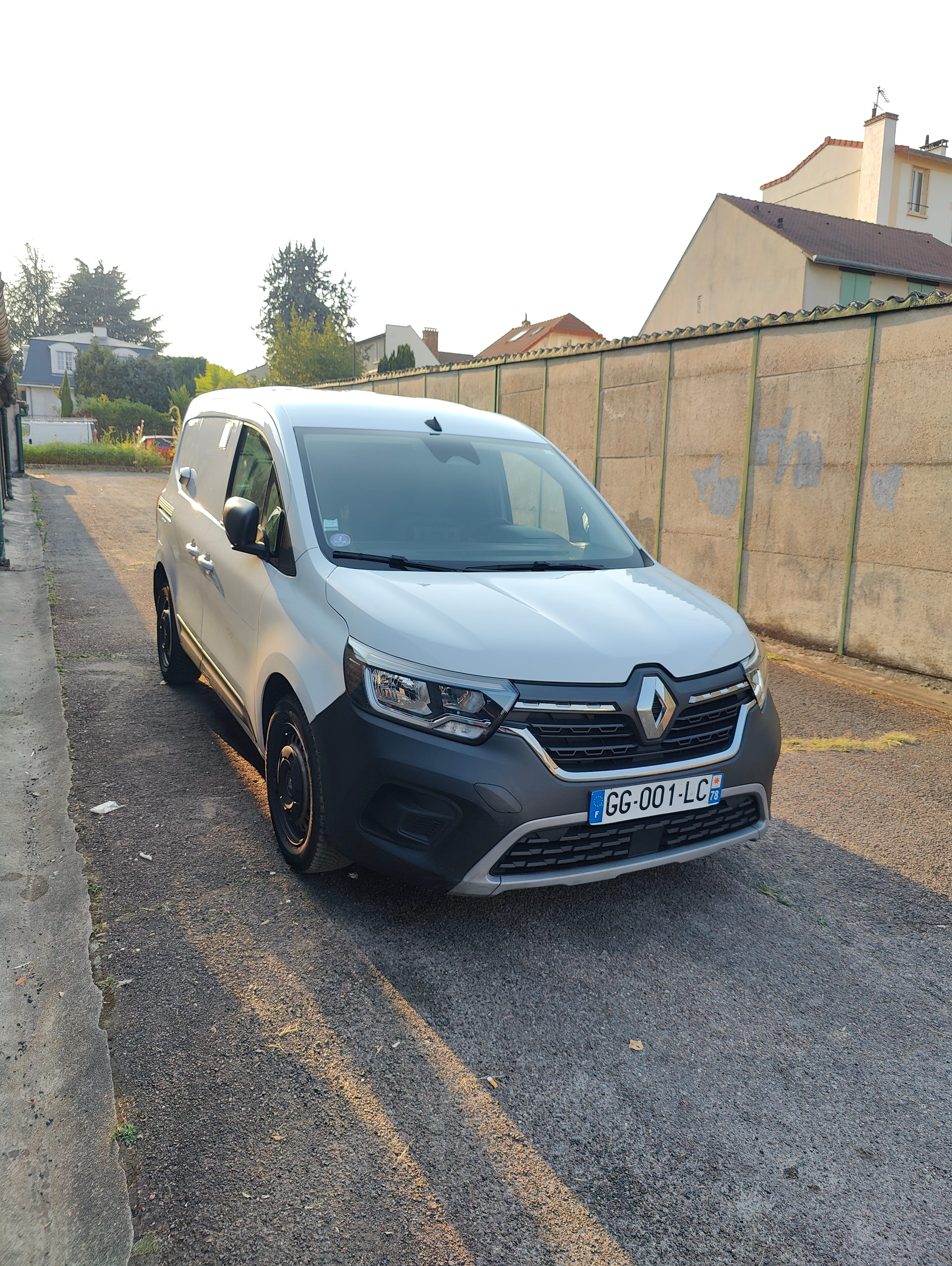 Renault Kangoo Van 1.3 tce, 2022, Essence 95, automatique