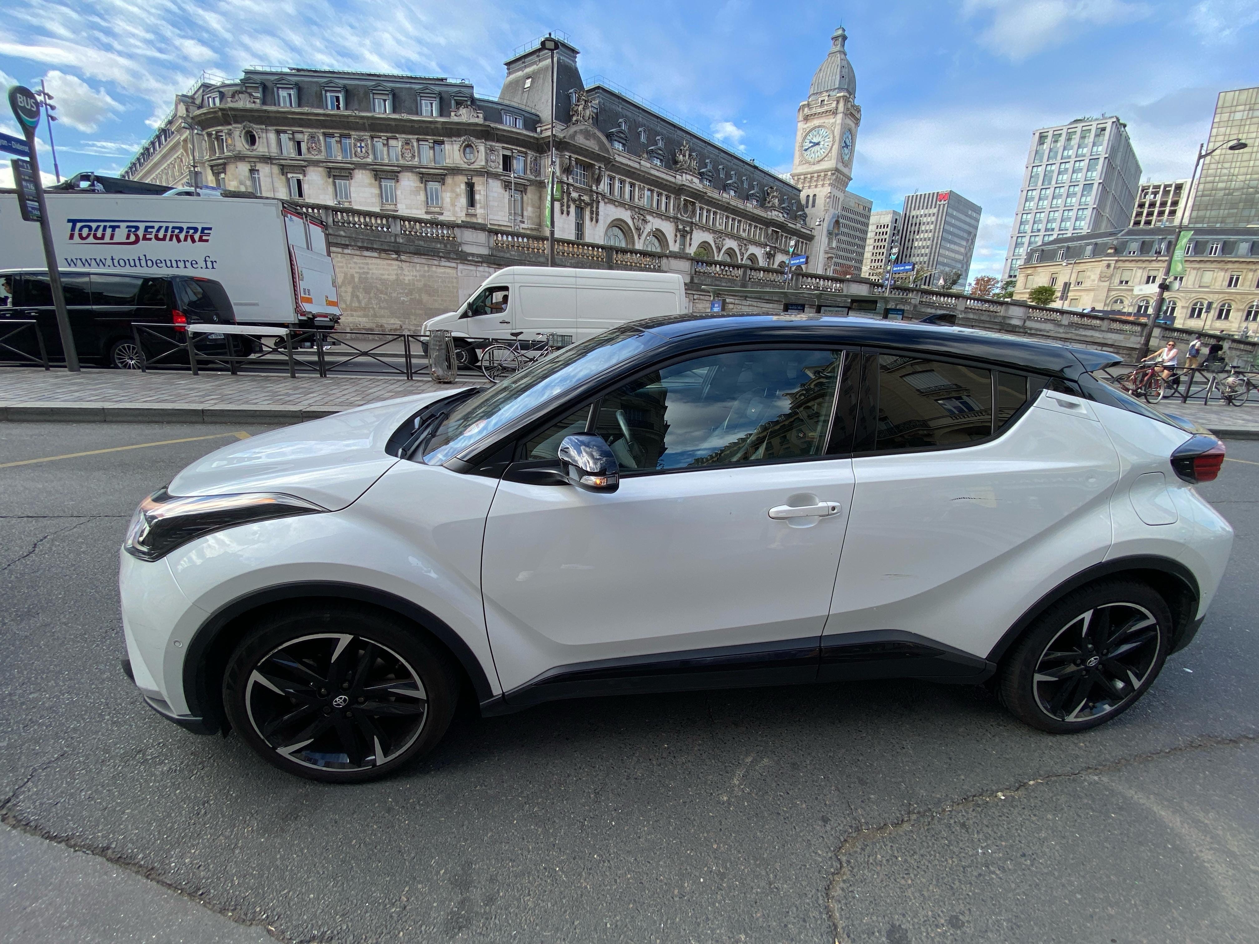 Toyota C-HR, 2023, Essence 98 / Électrique (hybride), automatique