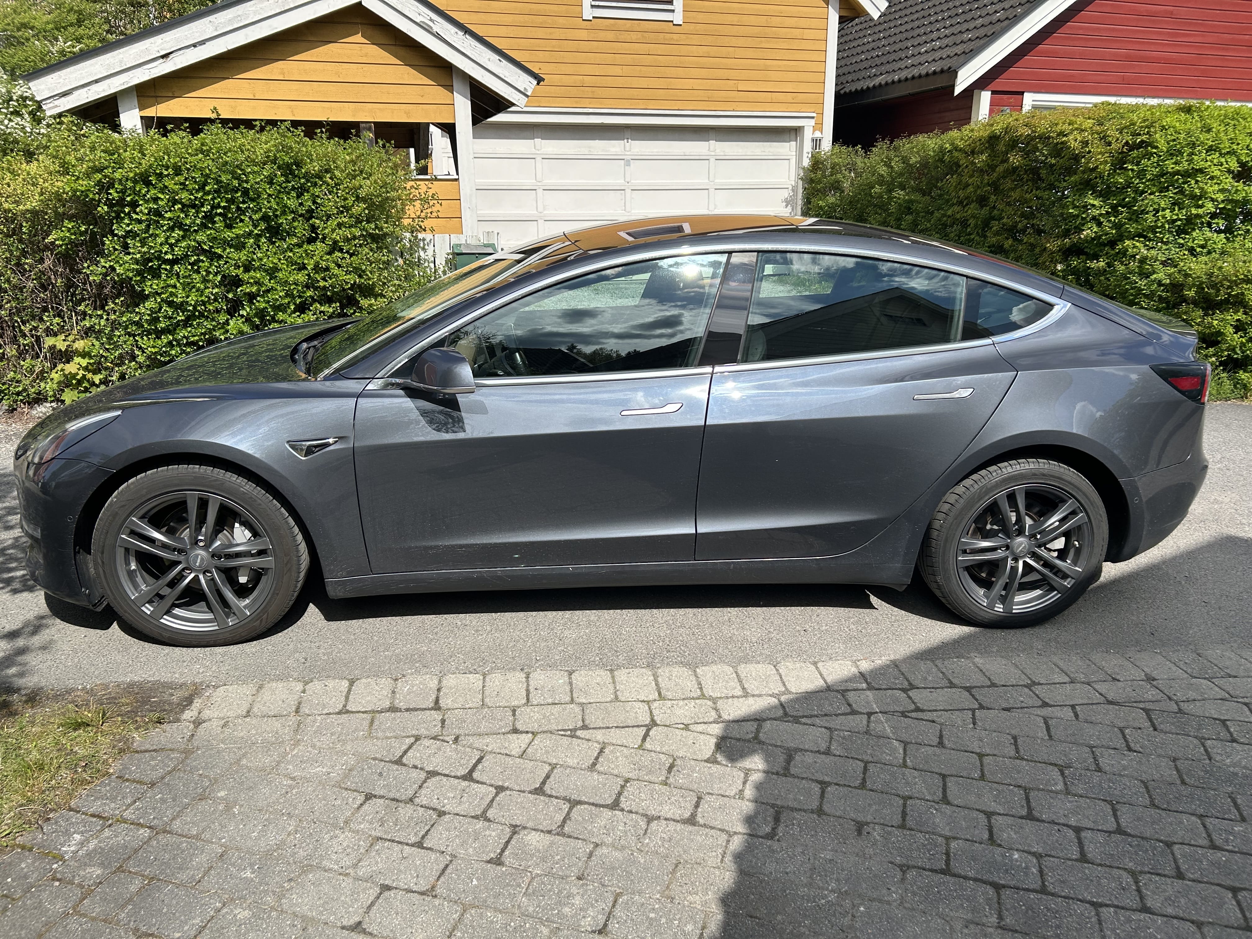 Tesla Model 3 Long Range med GPS