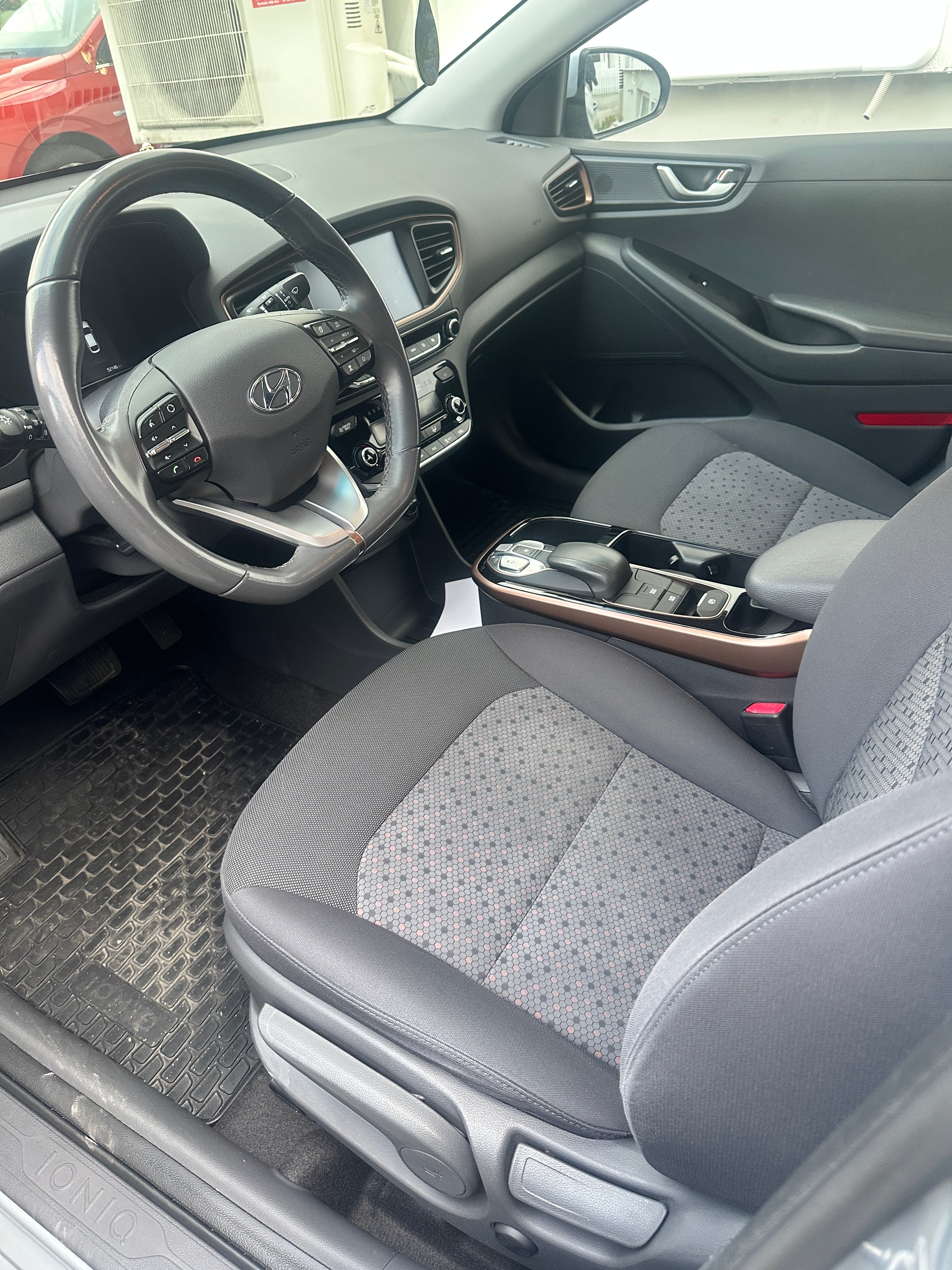 Hyundai Ioniq with Air conditioning