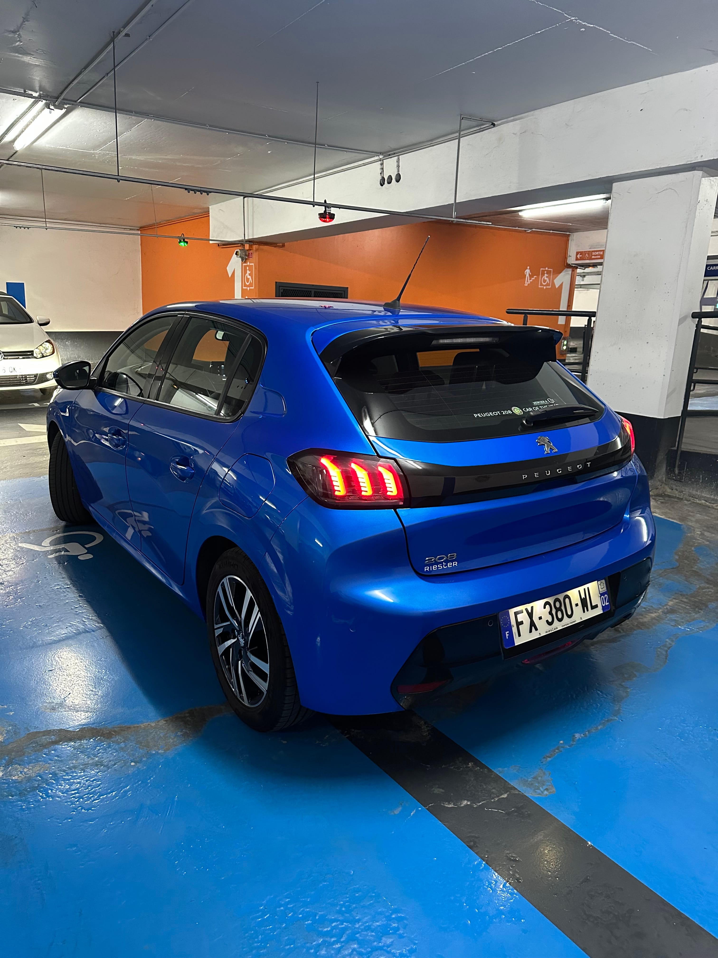 Peugeot 208 avec GPS